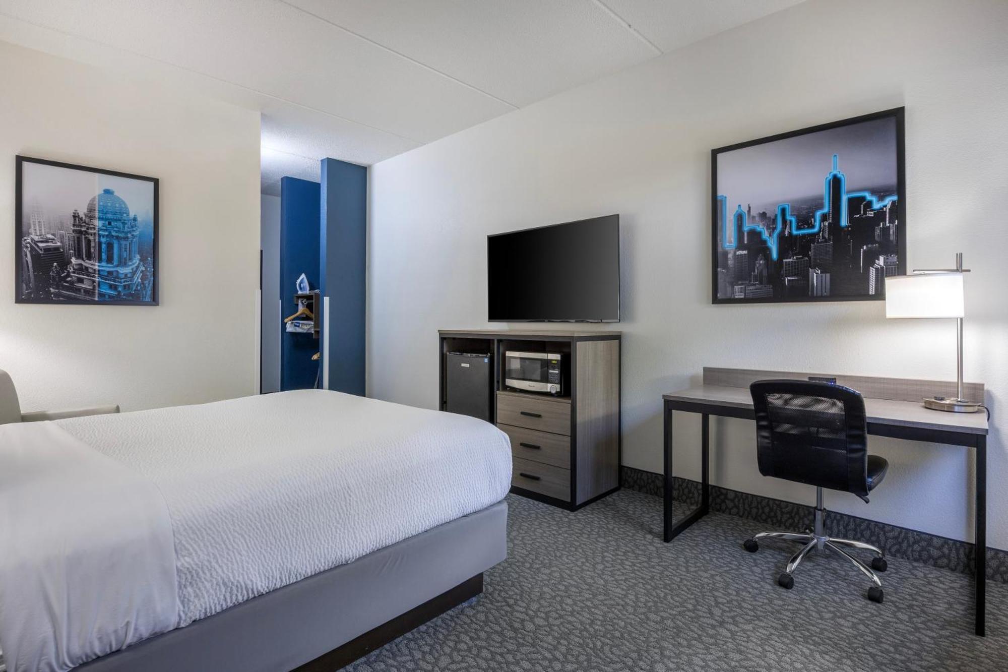 Queen Room with Roll-In Shower - Disability Access/Non-Smoking,1678634363:JPEG