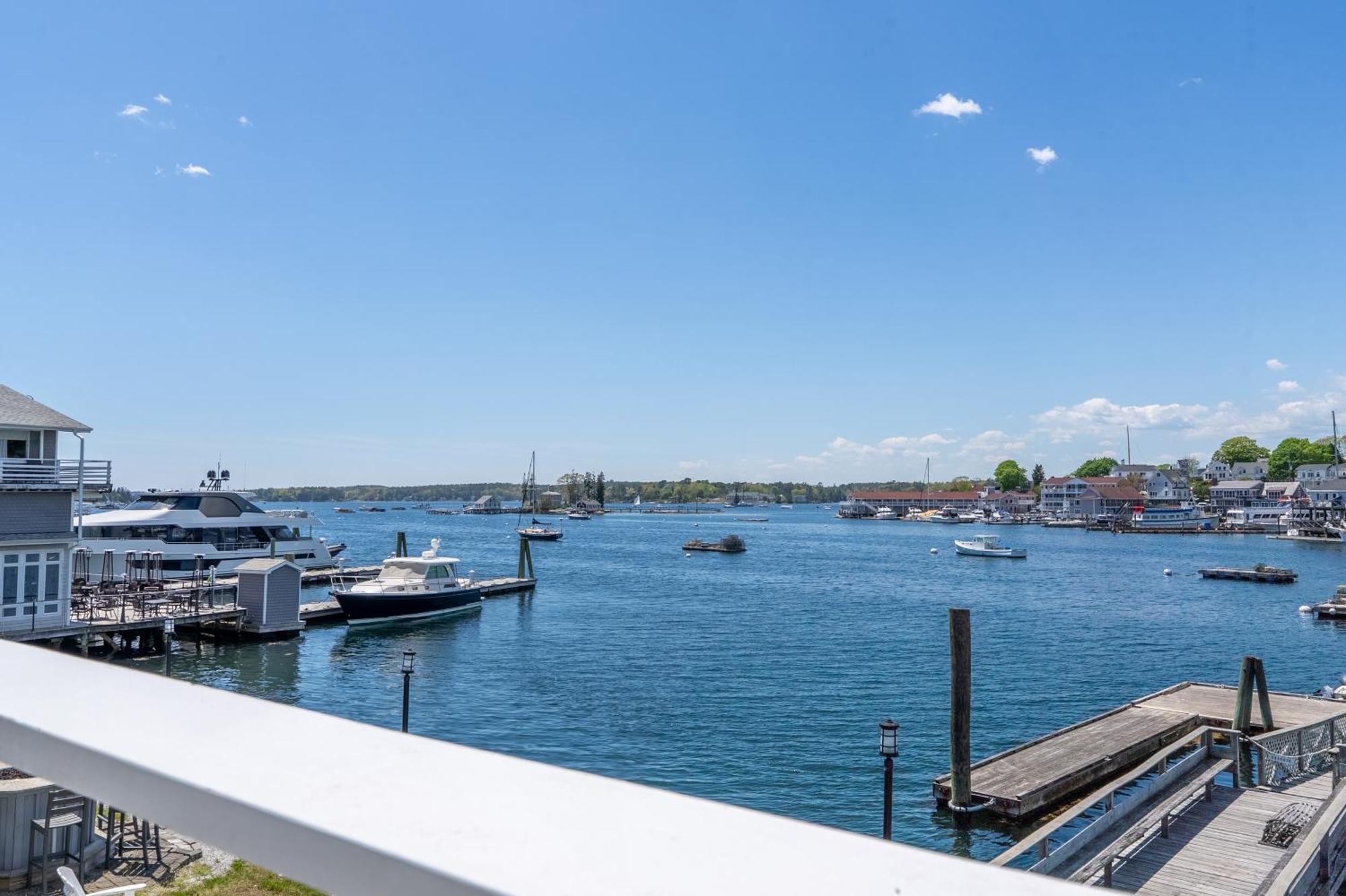 One Superior King Full Harbor View 2nd Floor