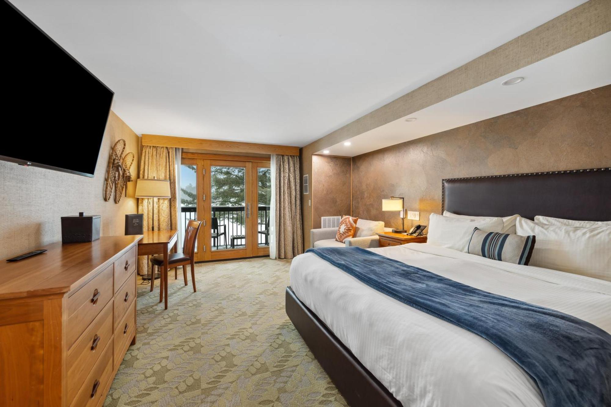 Lake Front King Room,1681738399:JPEG