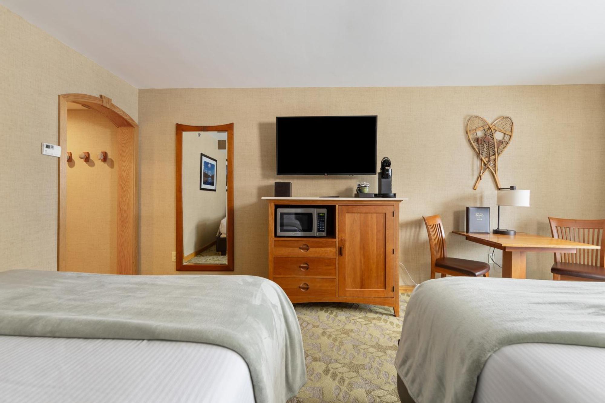 Lake Front Room with Two Queen Beds,1681738407:JPEG