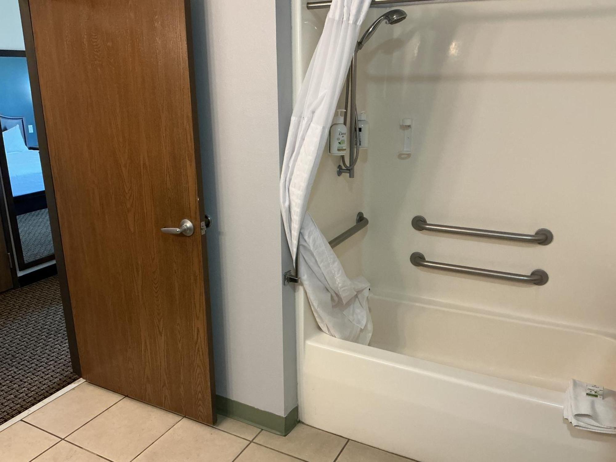 King Room with Bath Tub - Mobility Accessible/Non-Smoking,1686433783:JPEG