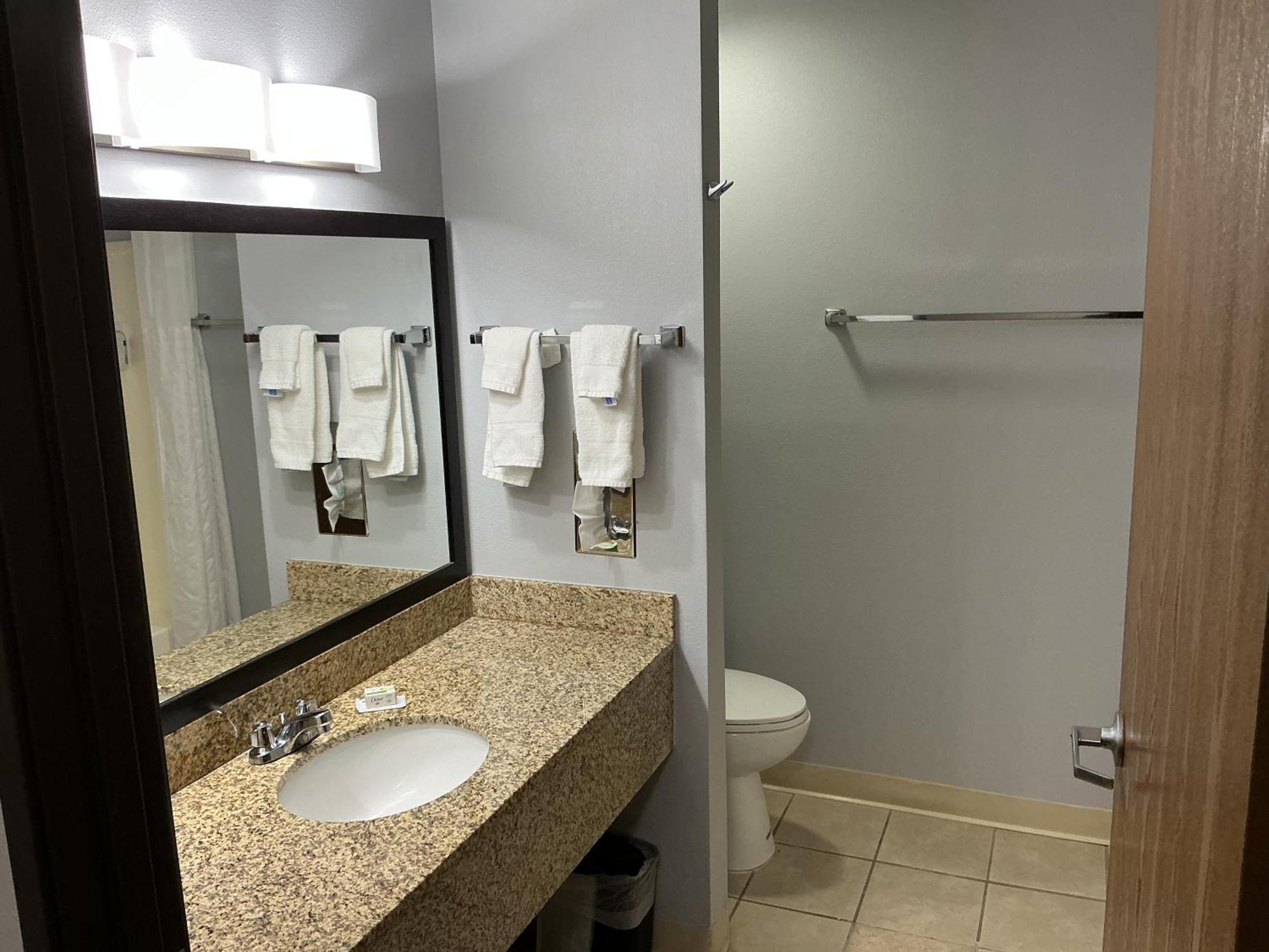 Queen Room - Non-Smoking,1686433800:JPEG