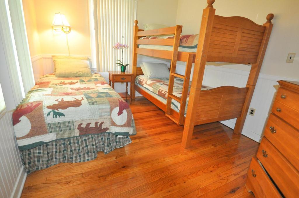 Three-Bedroom House,1089426379:JPEG