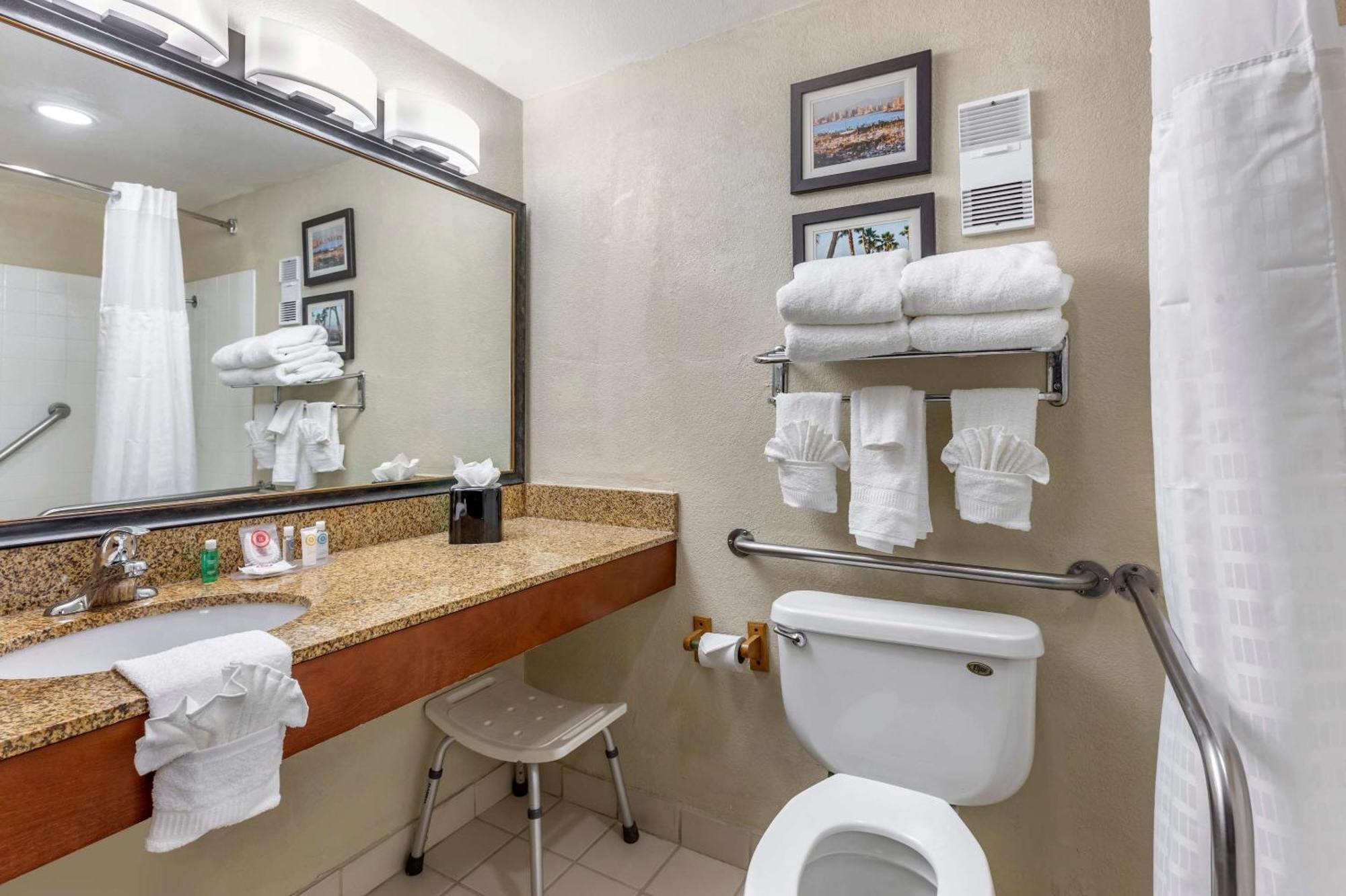 Standard Room, 2 Queen Beds, Accessible Tub, Non Smoking