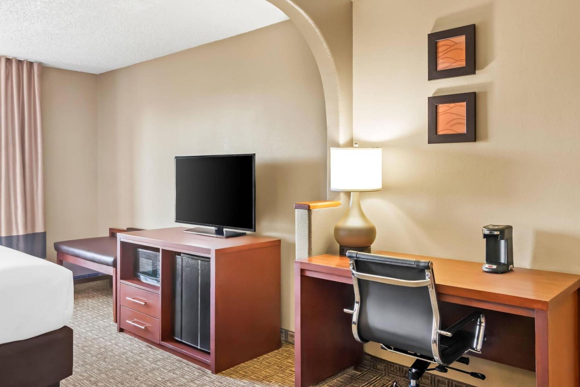 King Suite with Sofa Bed - Non-Smoking,1694539846:JPEG