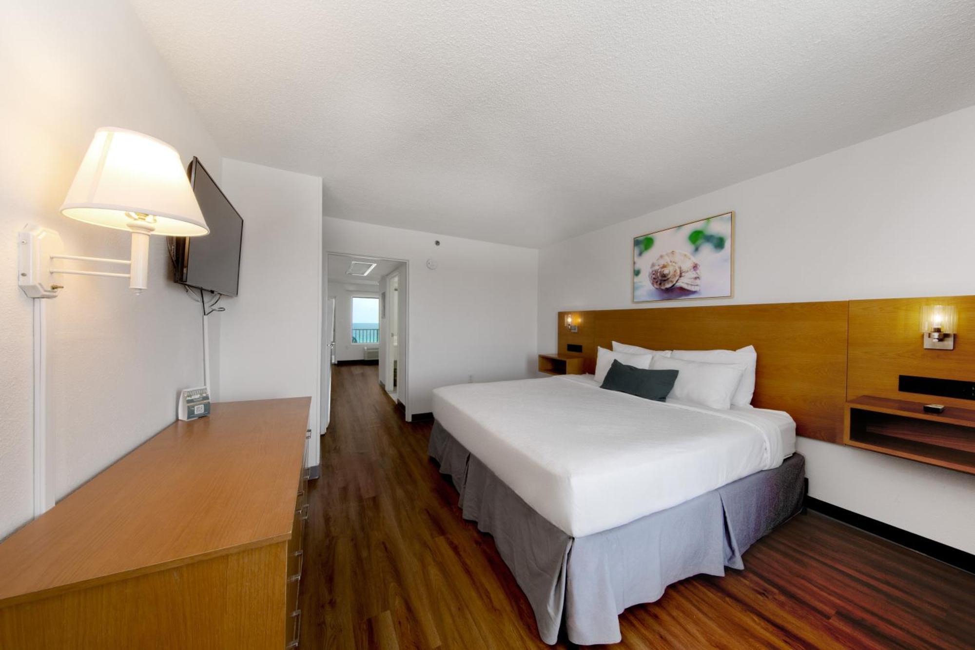 Beachfront Suite - King with Kitchen