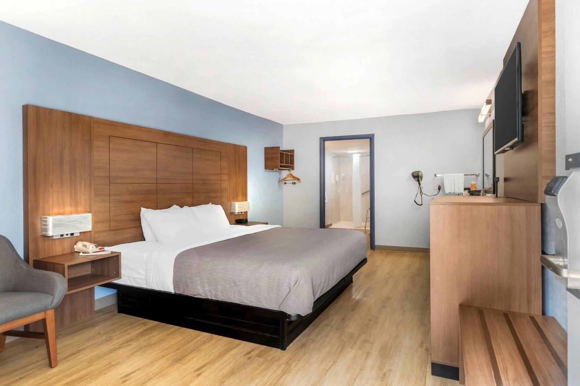 King Room - Accessible/Non-Smoking,1698003131:JPEG