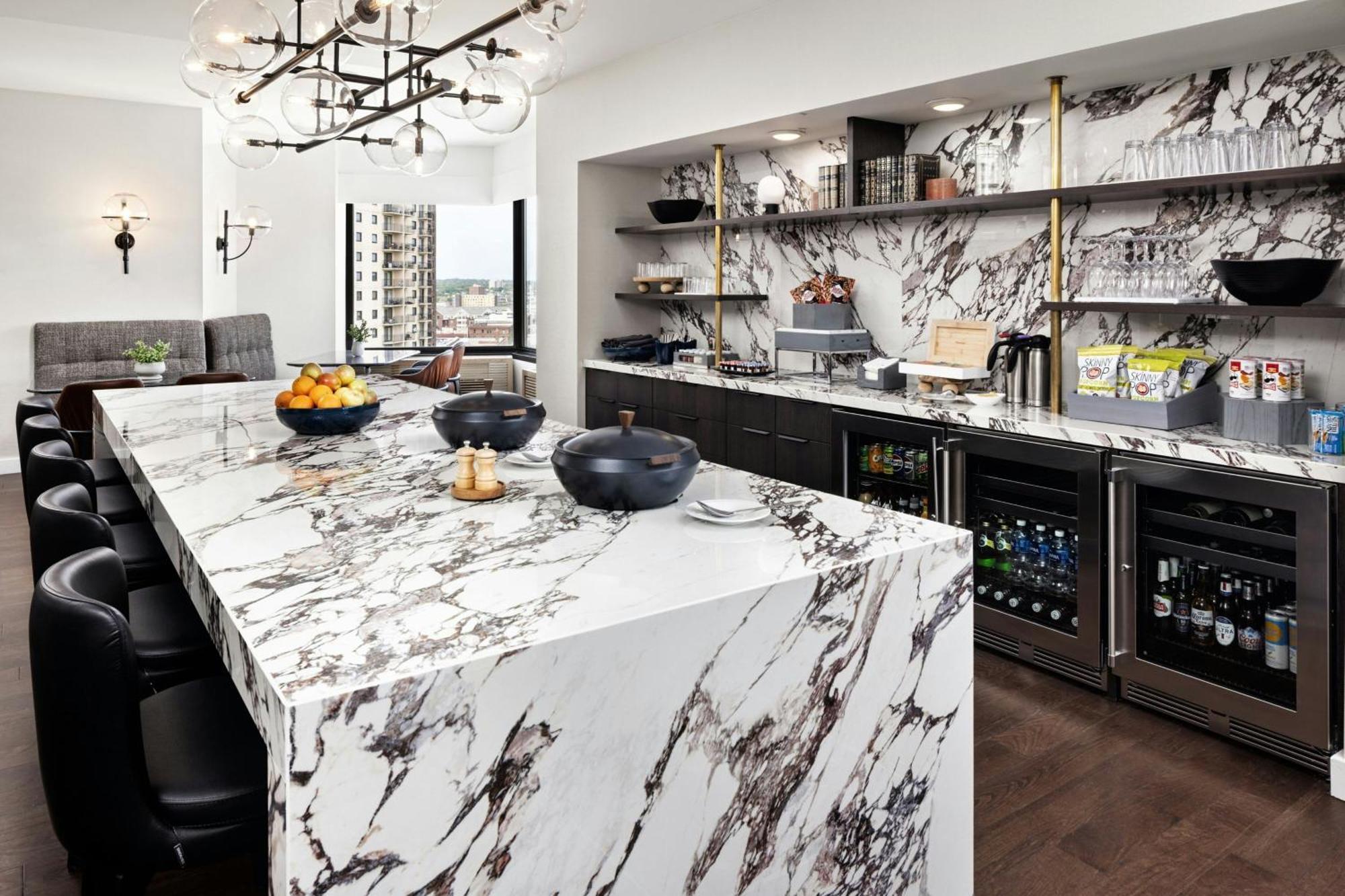 King Suite with Sofa Bed - Club Lounge Access,1697829732:JPEG