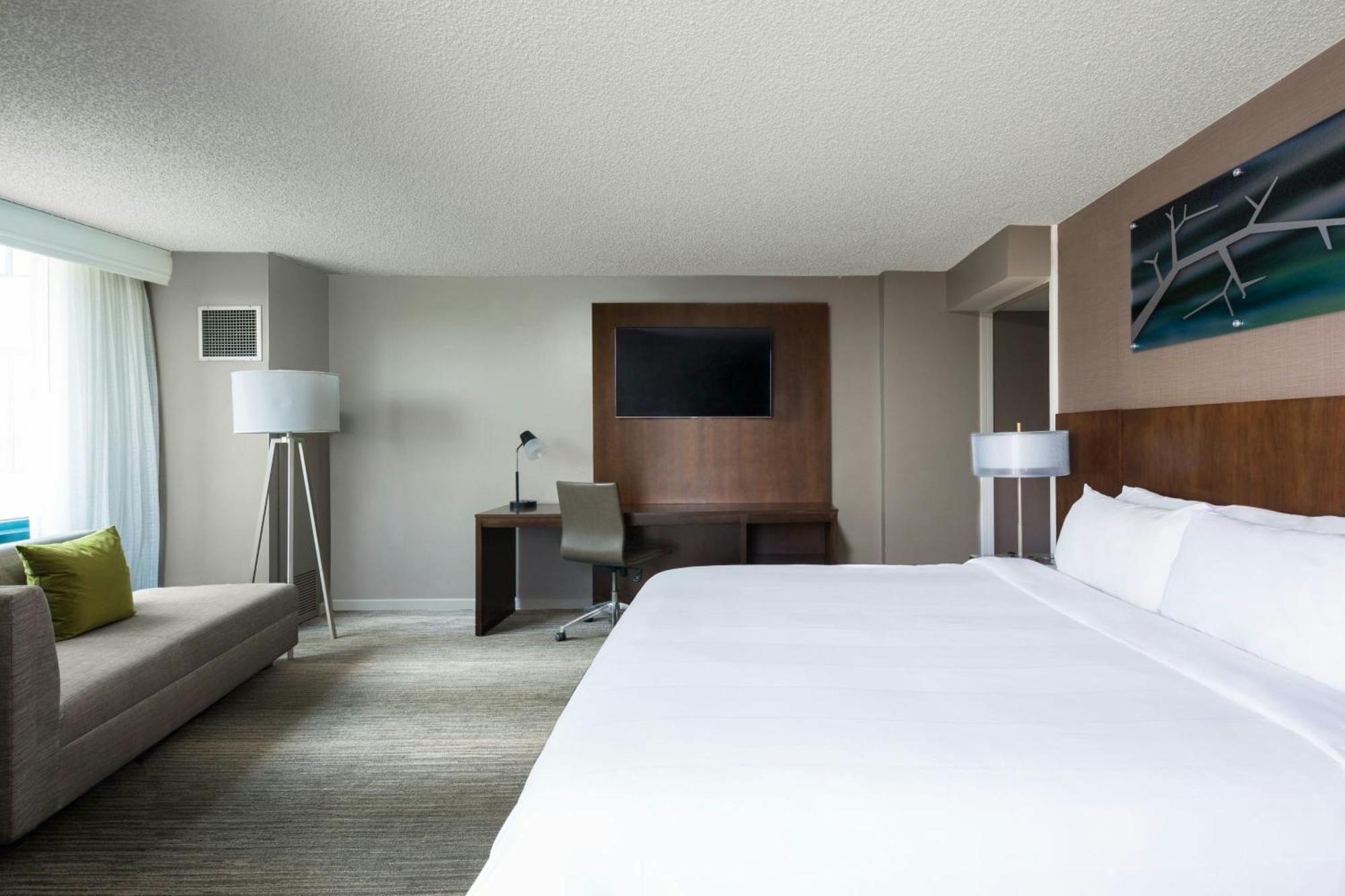 Larger Guest room King Corner room,1616426074:JPEG