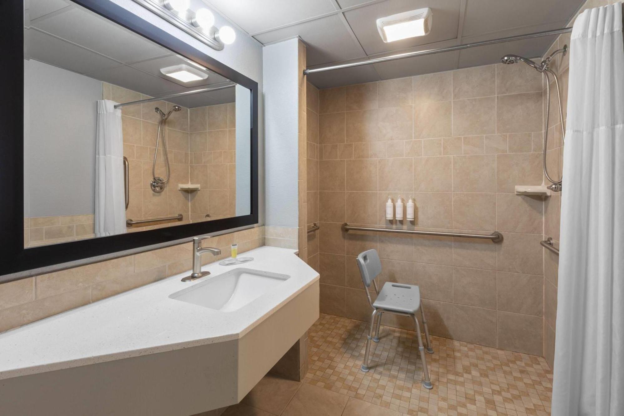 King Room with Roll-in Shower - Mobility Access/Non-Smoking