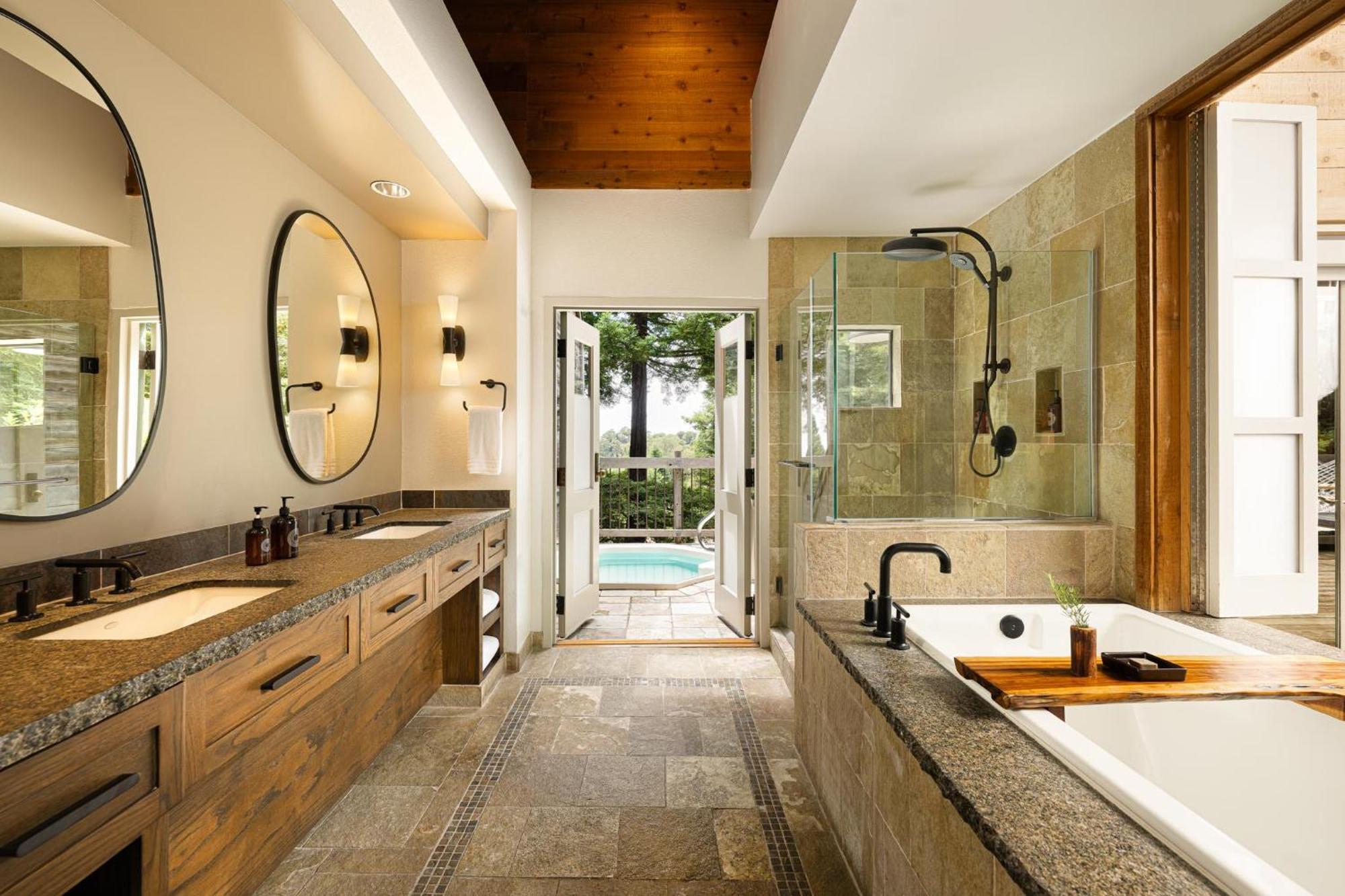Suite with Hot Tub
