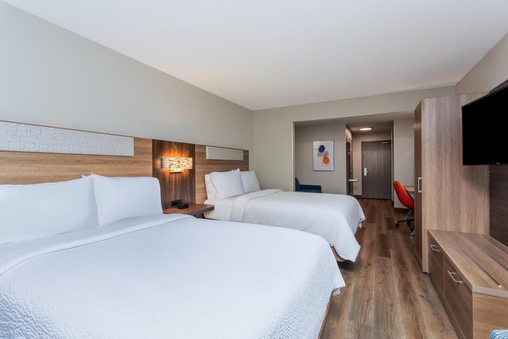 Queen Suite with Two Queen Beds