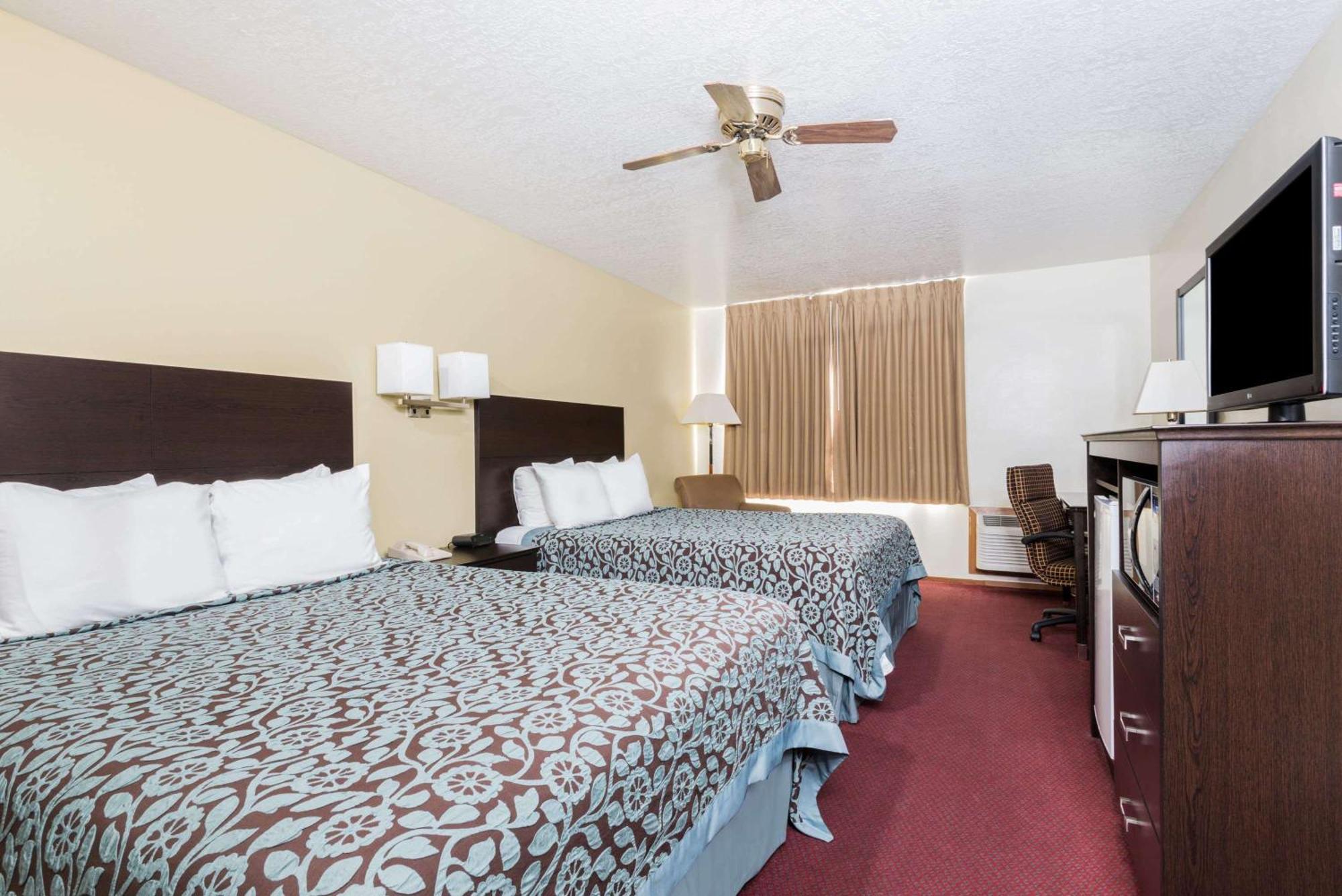 Deluxe Room Bathtub Grab Bars Mobility Accessible Non-Smoking,824684354:JPEG