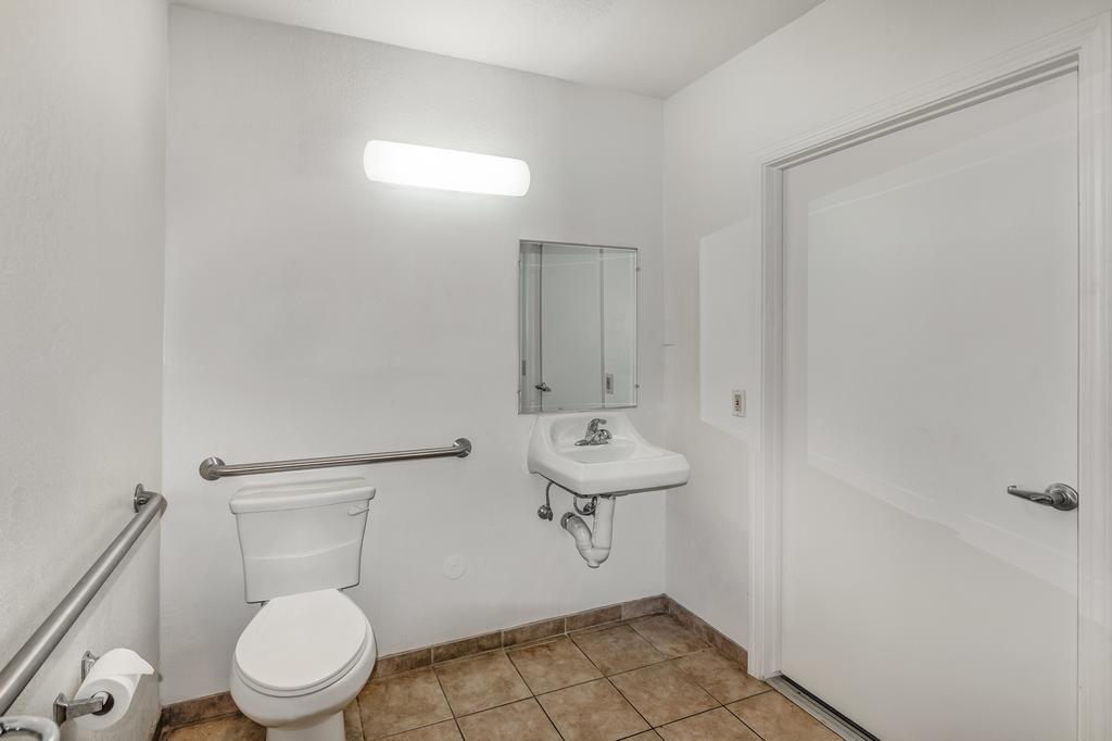 King Room - Disability Access - Non-Smoking