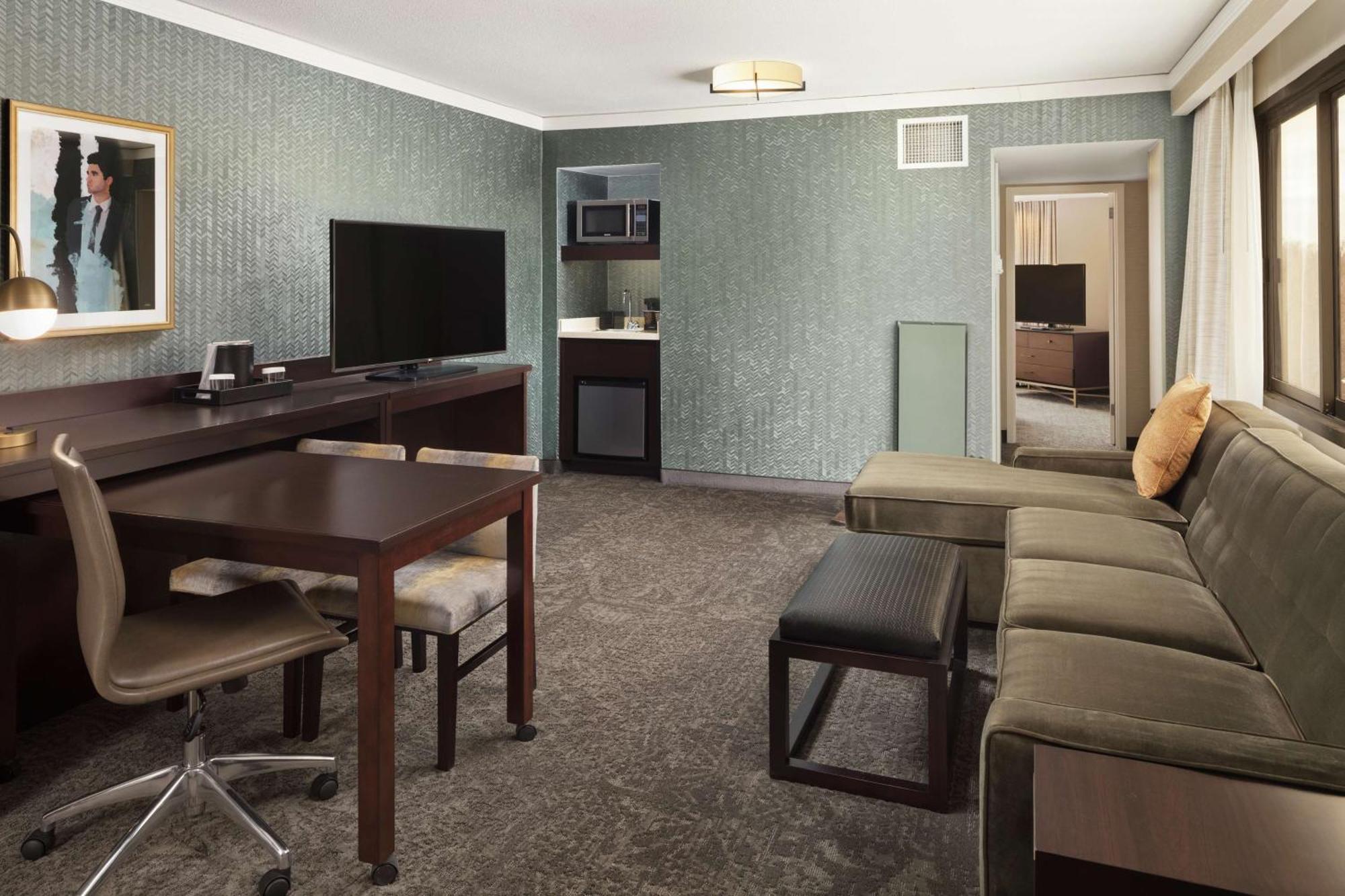 Corner King Suite,1706134049:JPEG
