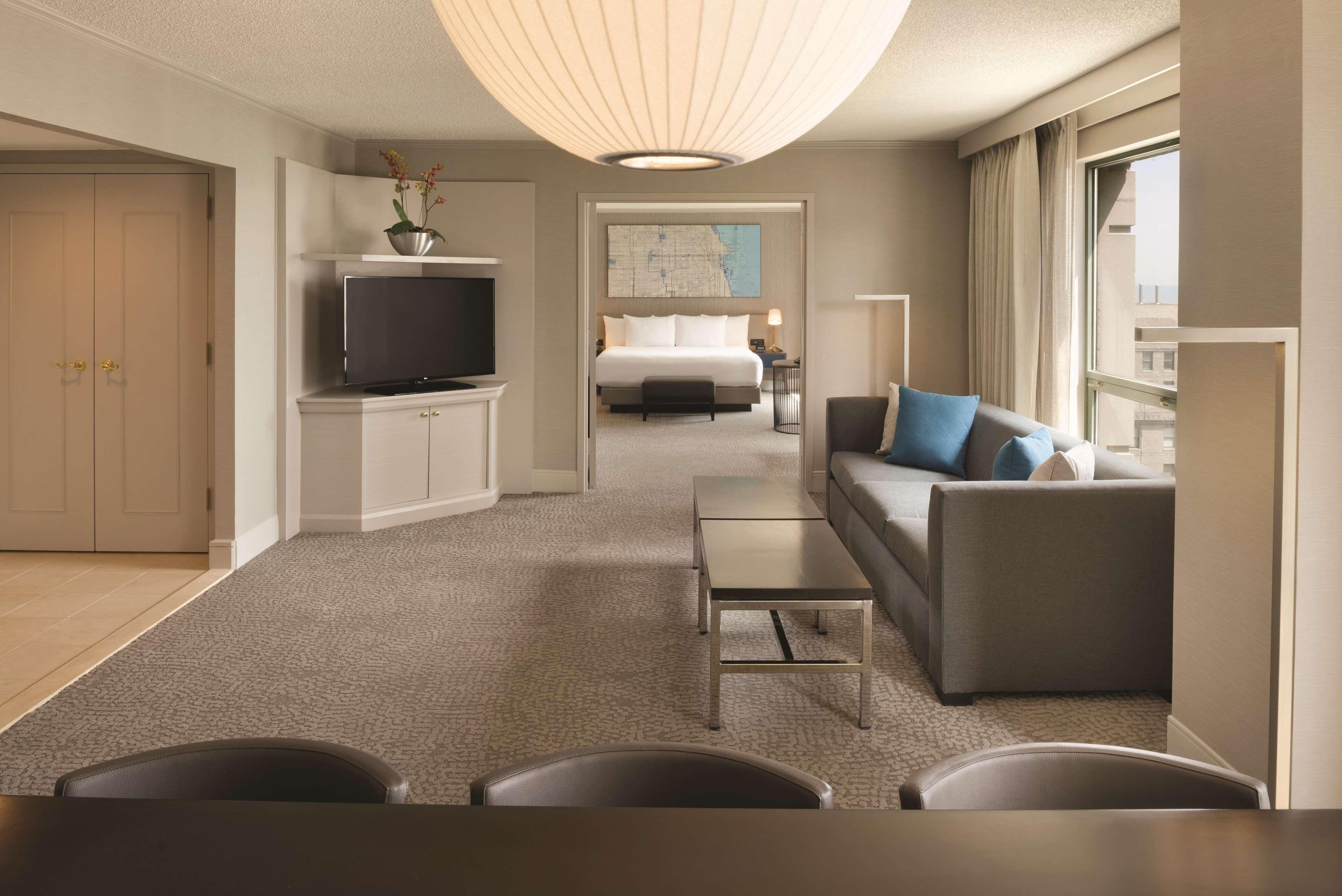 One-Bedroom King Conference Suite,1552162855:JPEG