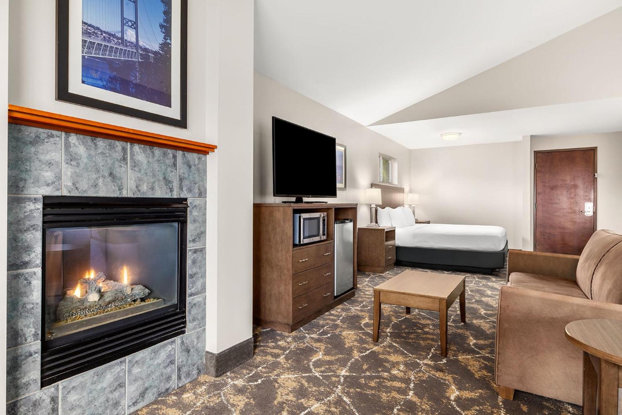 King Suite with Fireplace