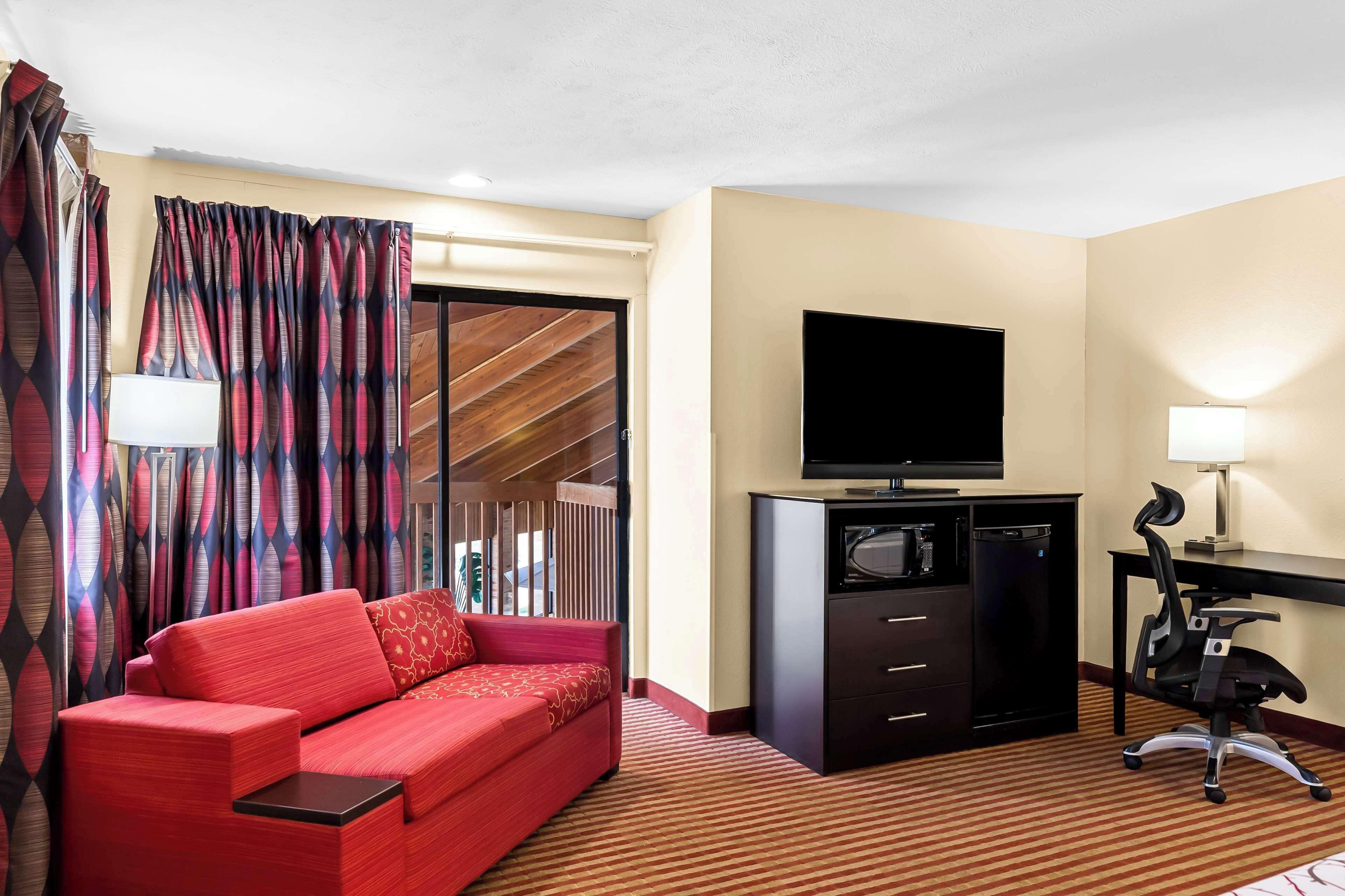 King Suite with Spa Bath and Balcony - Non-Smoking