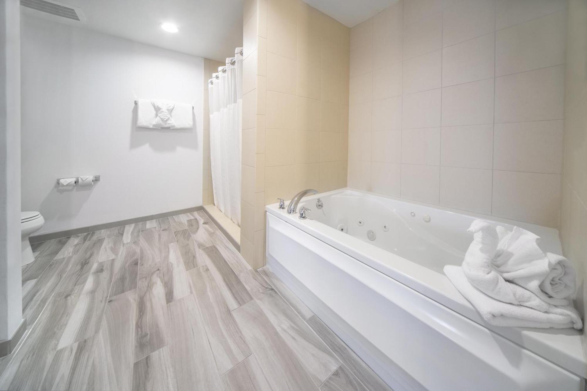 One Bedroom King Suite,1742754600:JPEG