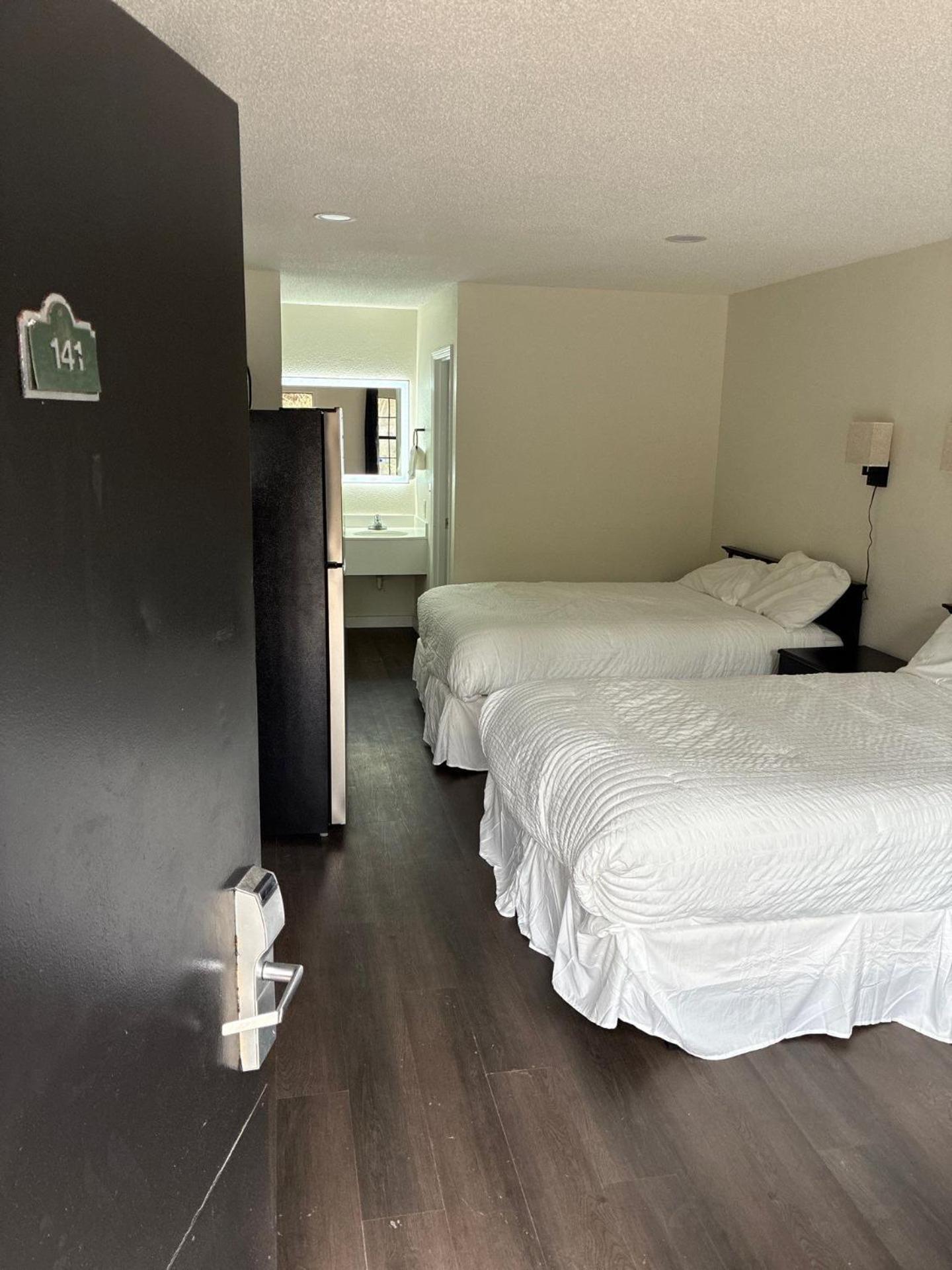 Double Room with Two Double Beds - Smoking