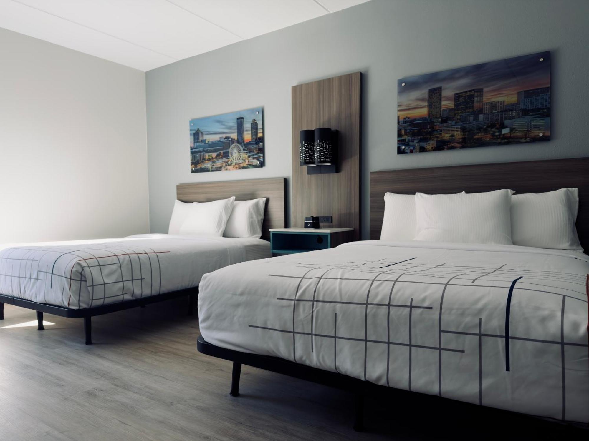 Queen Room with Two Queen Beds and Roll-in Shower - Mobility Accessible/Non-Smoking
