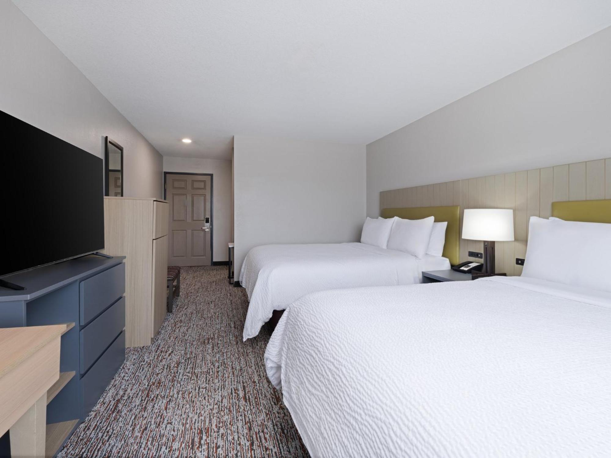 Standard Room with Two Queen Beds,1731428111:JPEG
