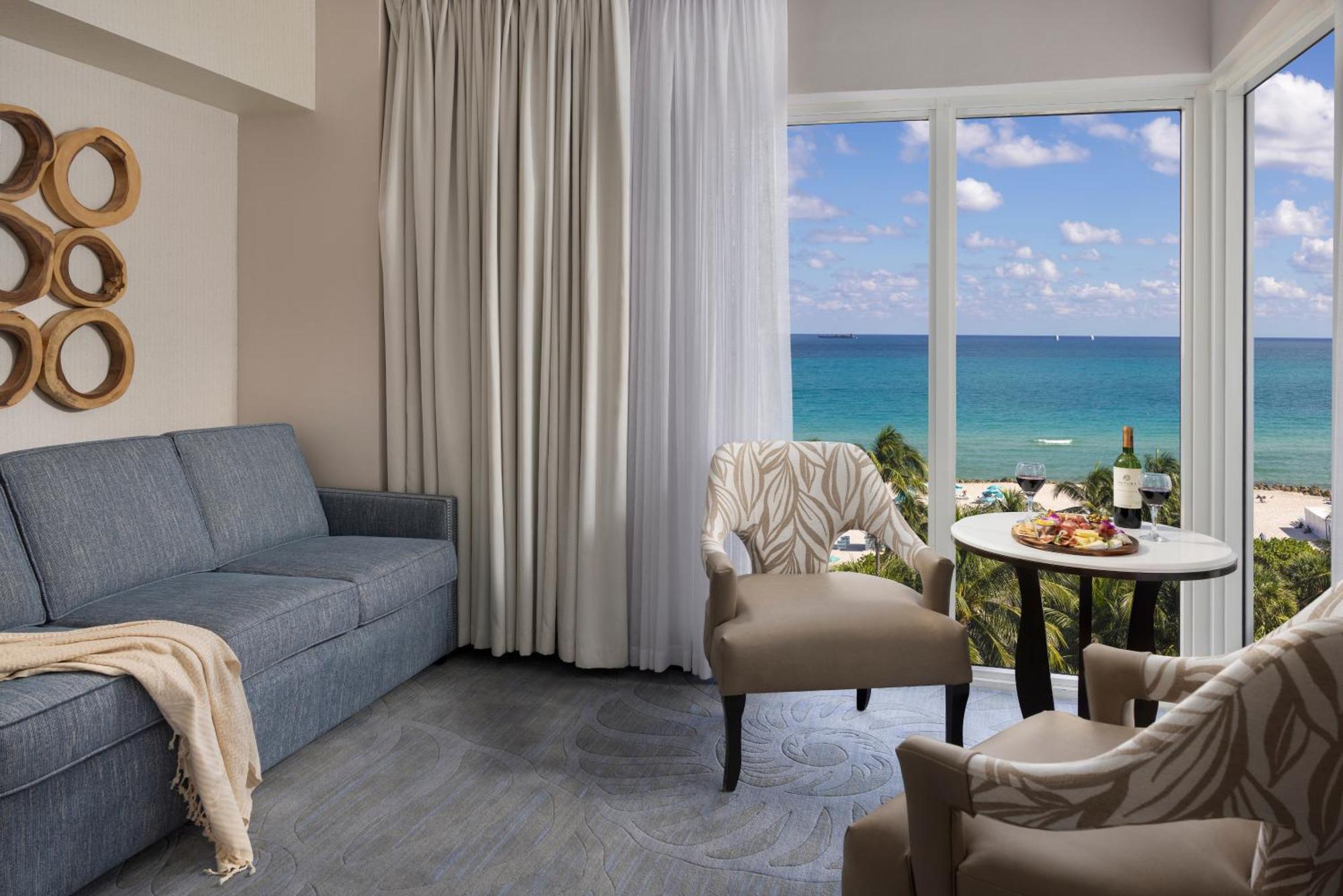 Superior OceanFront 1 King Bed Sofabed,1742598523:JPEG