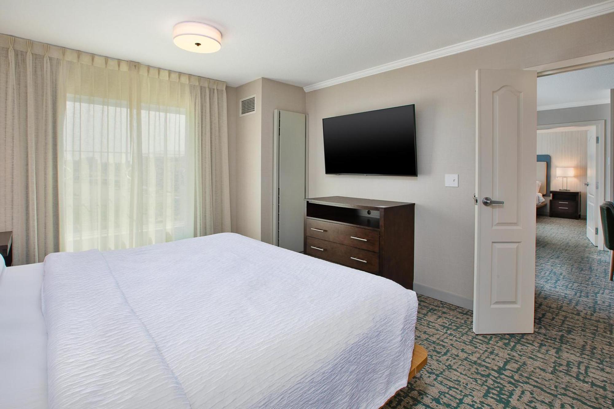 Queen Studio Suite - Non-Smoking,1742653165:JPEG