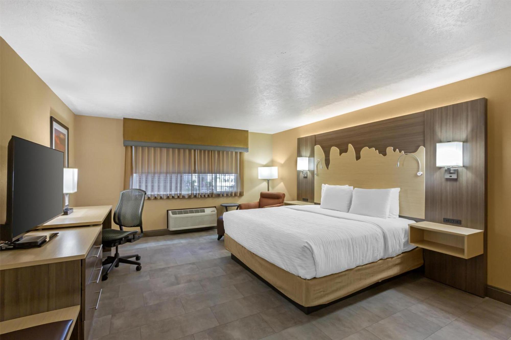 King Room with Roll-in Shower - Disability Access/Non-Smoking