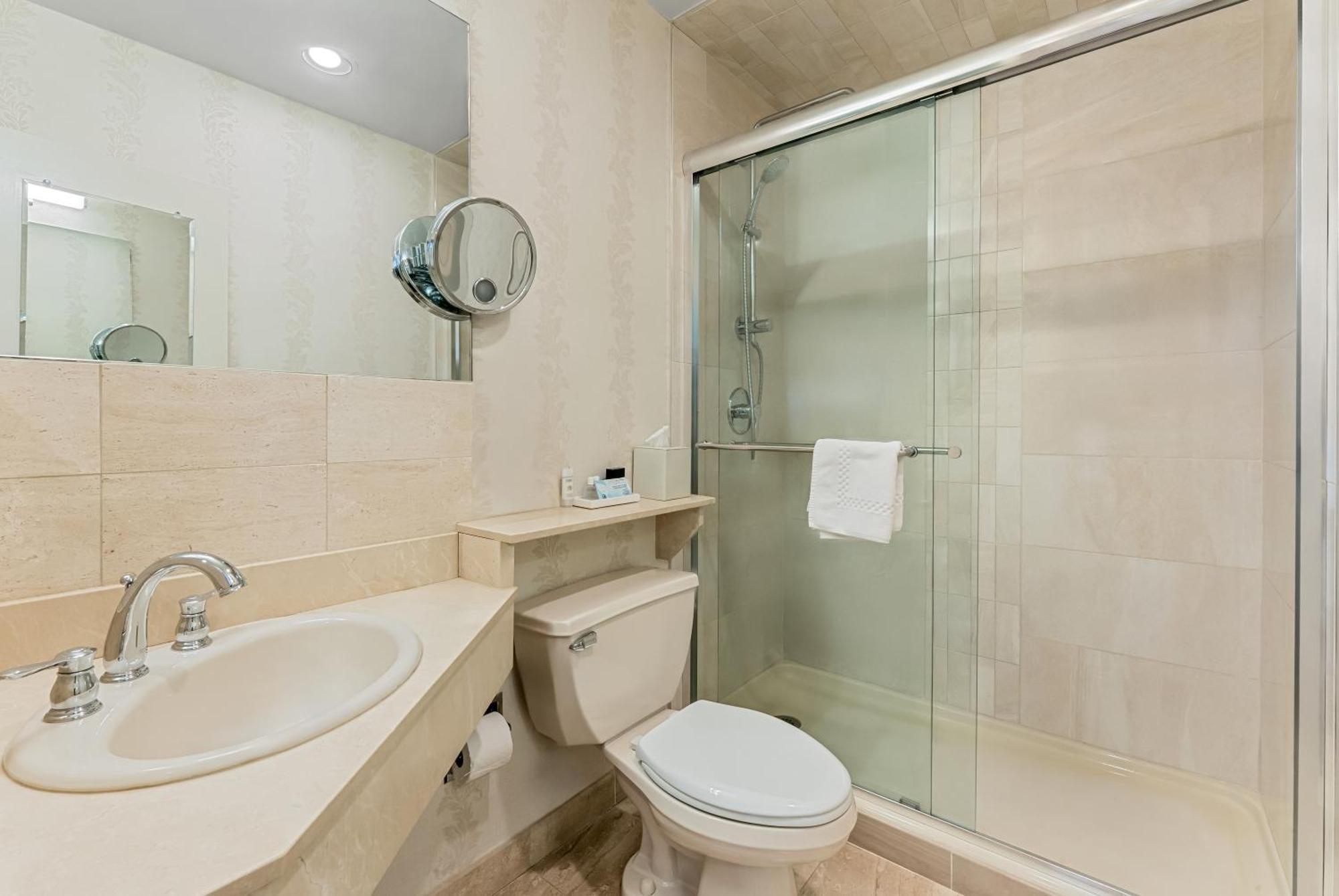 Superior Queen Room,1742866484:JPEG