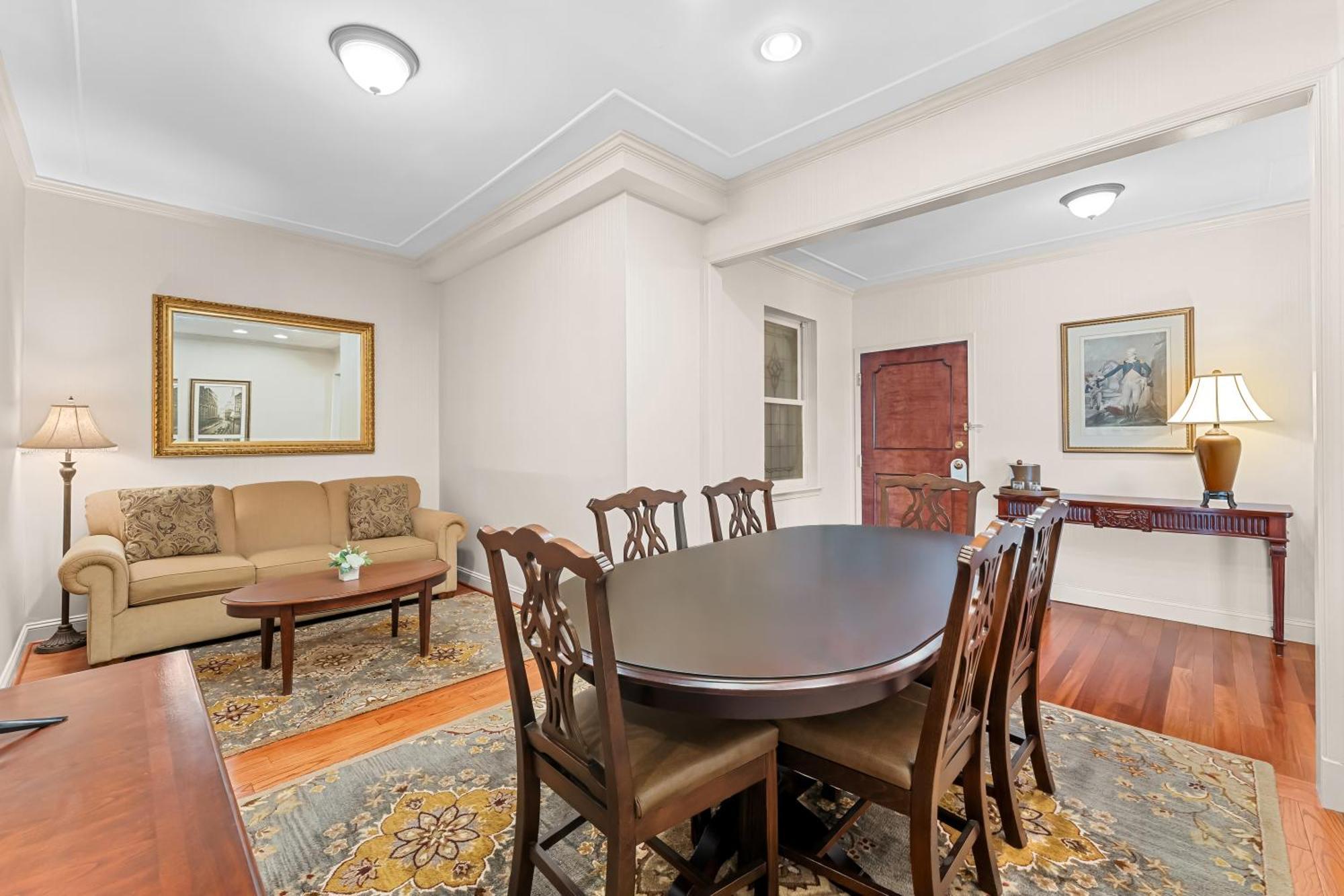 Executive Suite,1742866552:JPEG