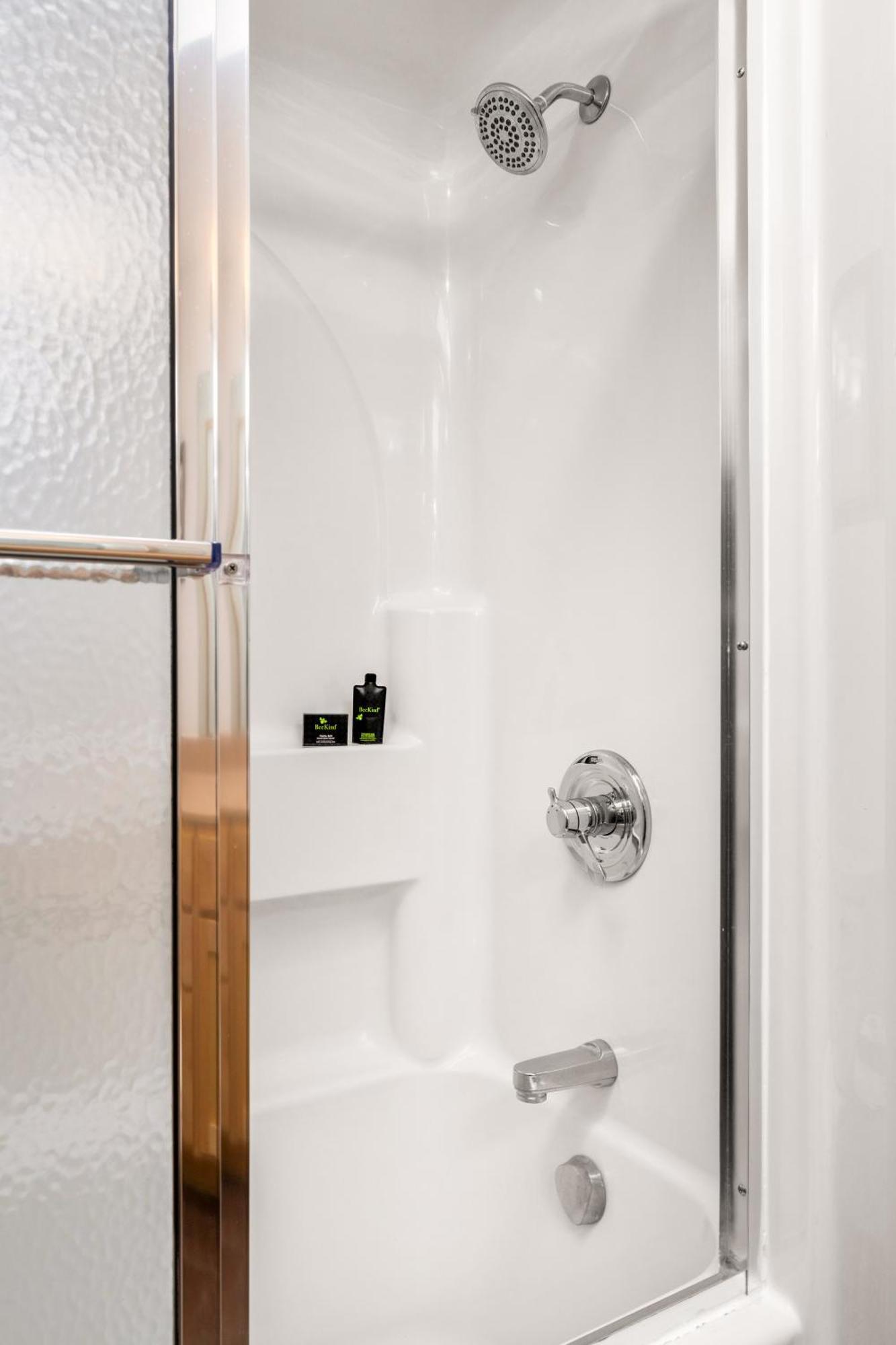 Two-Bedroom Lakeside Suite,1743039412:JPEG