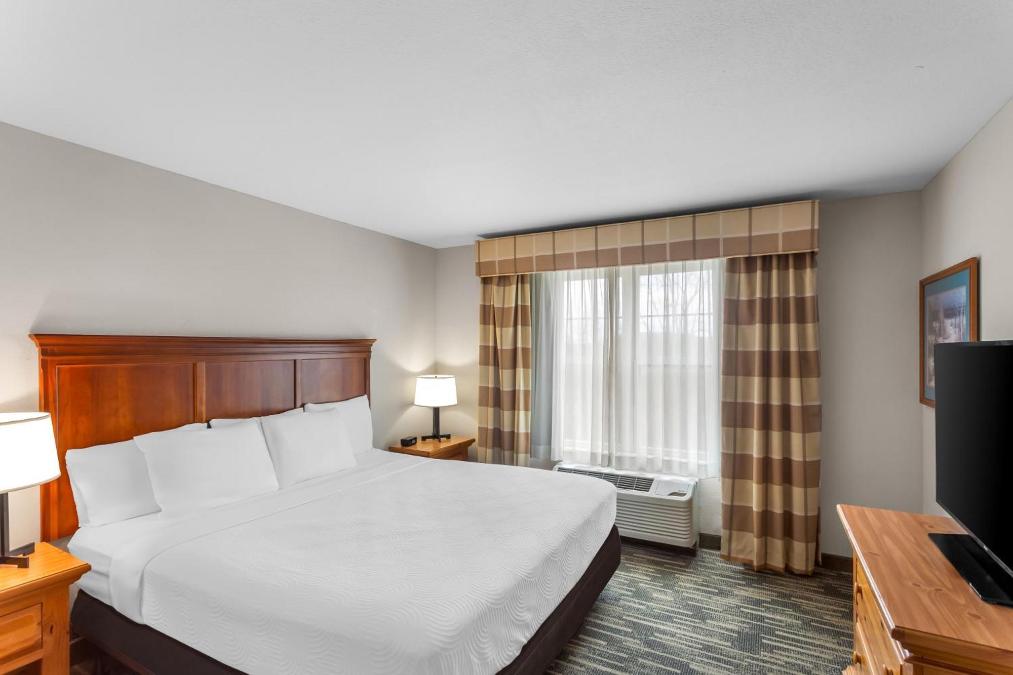 King Suite with Sofa Bed,1746892715:JPEG