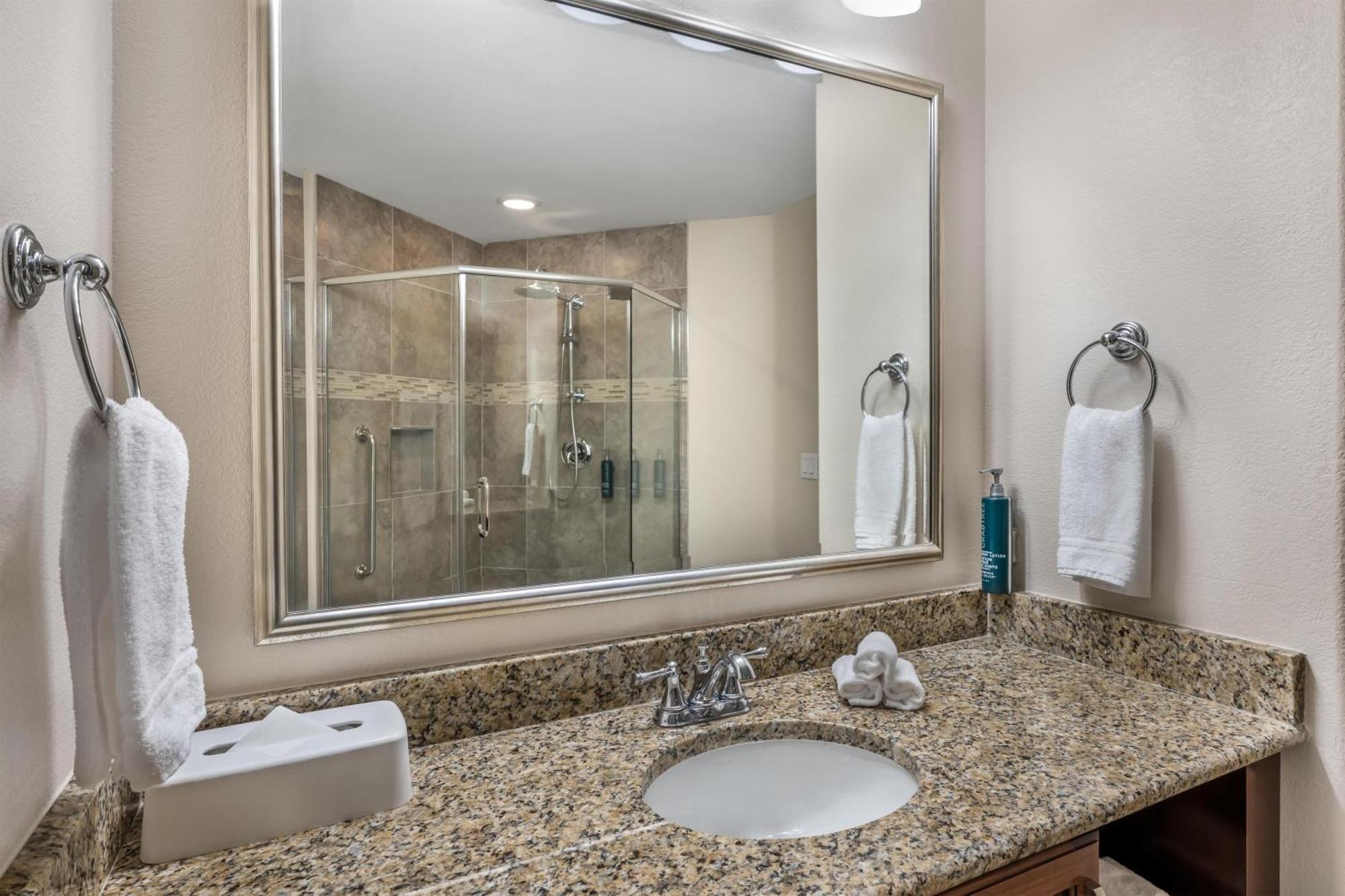 STUDIO 1 QUEEN AND SOFABED