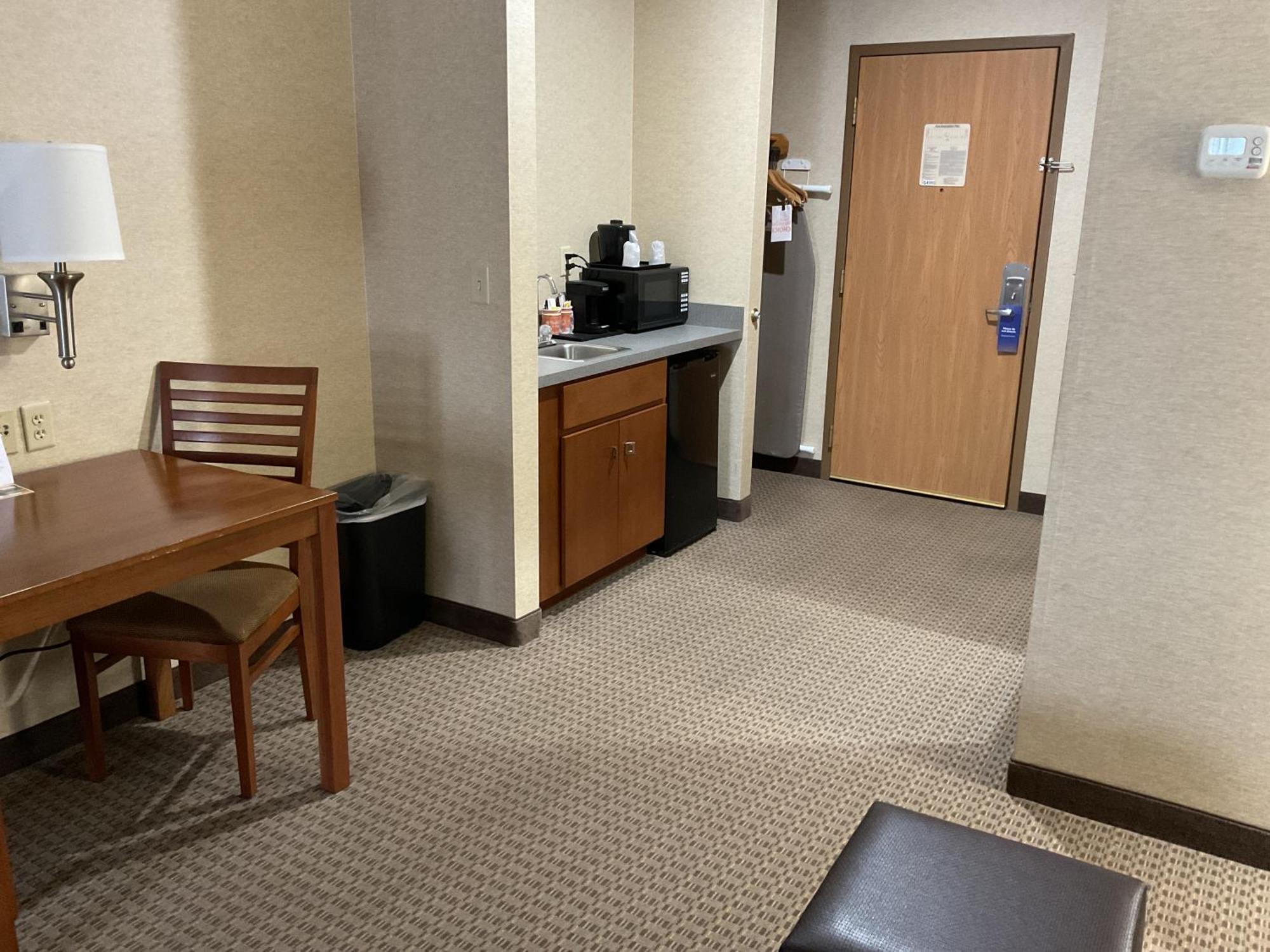 Queen Suite with Two Queen Beds - Non-Smoking,1756539870:JPEG