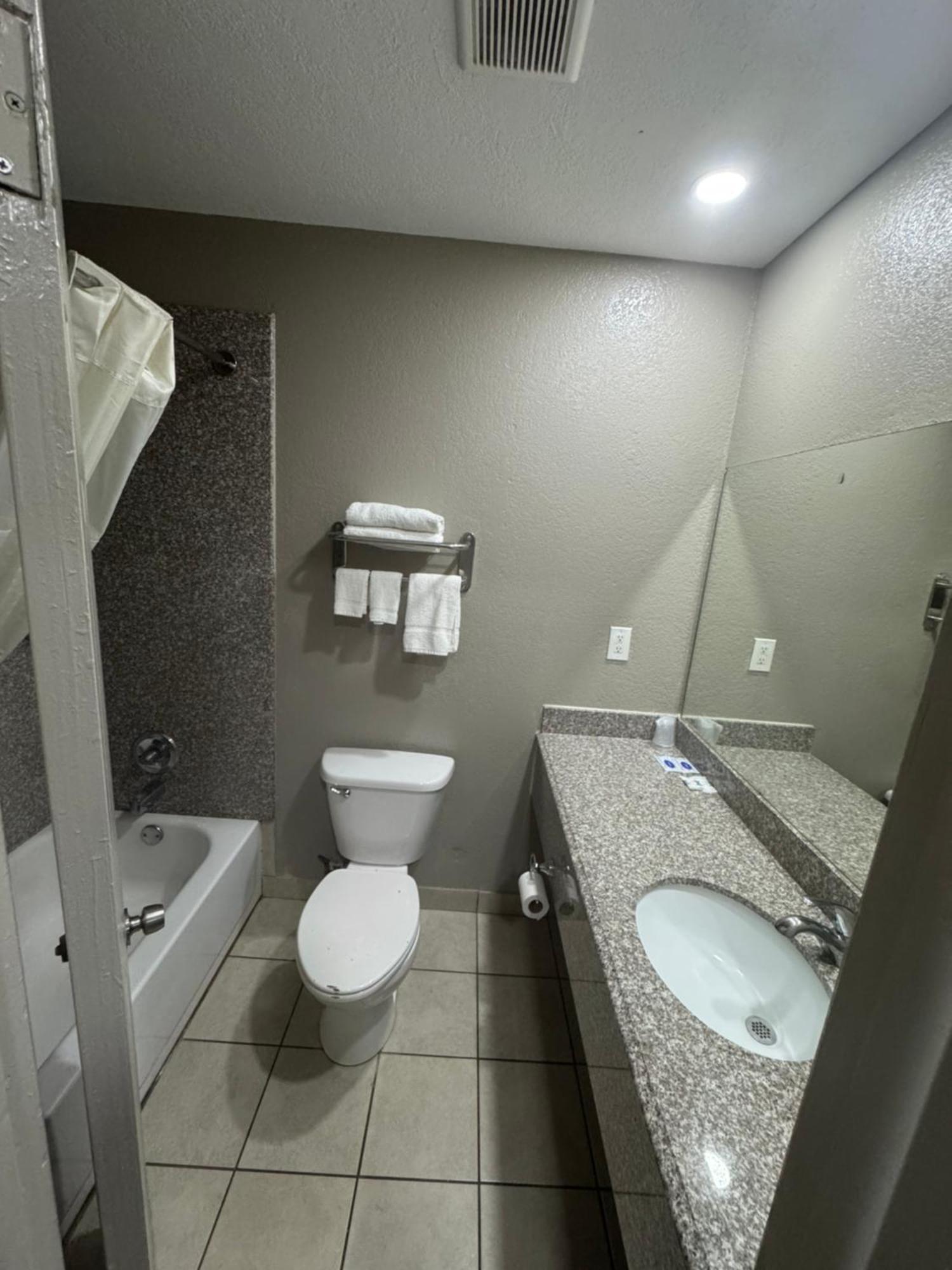 Double Room,1756640805:JPEG