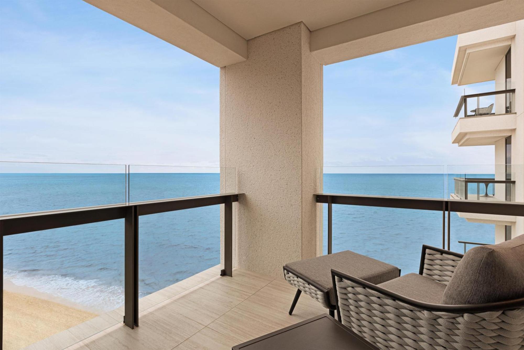 Deluxe King Suite - Oceanfront