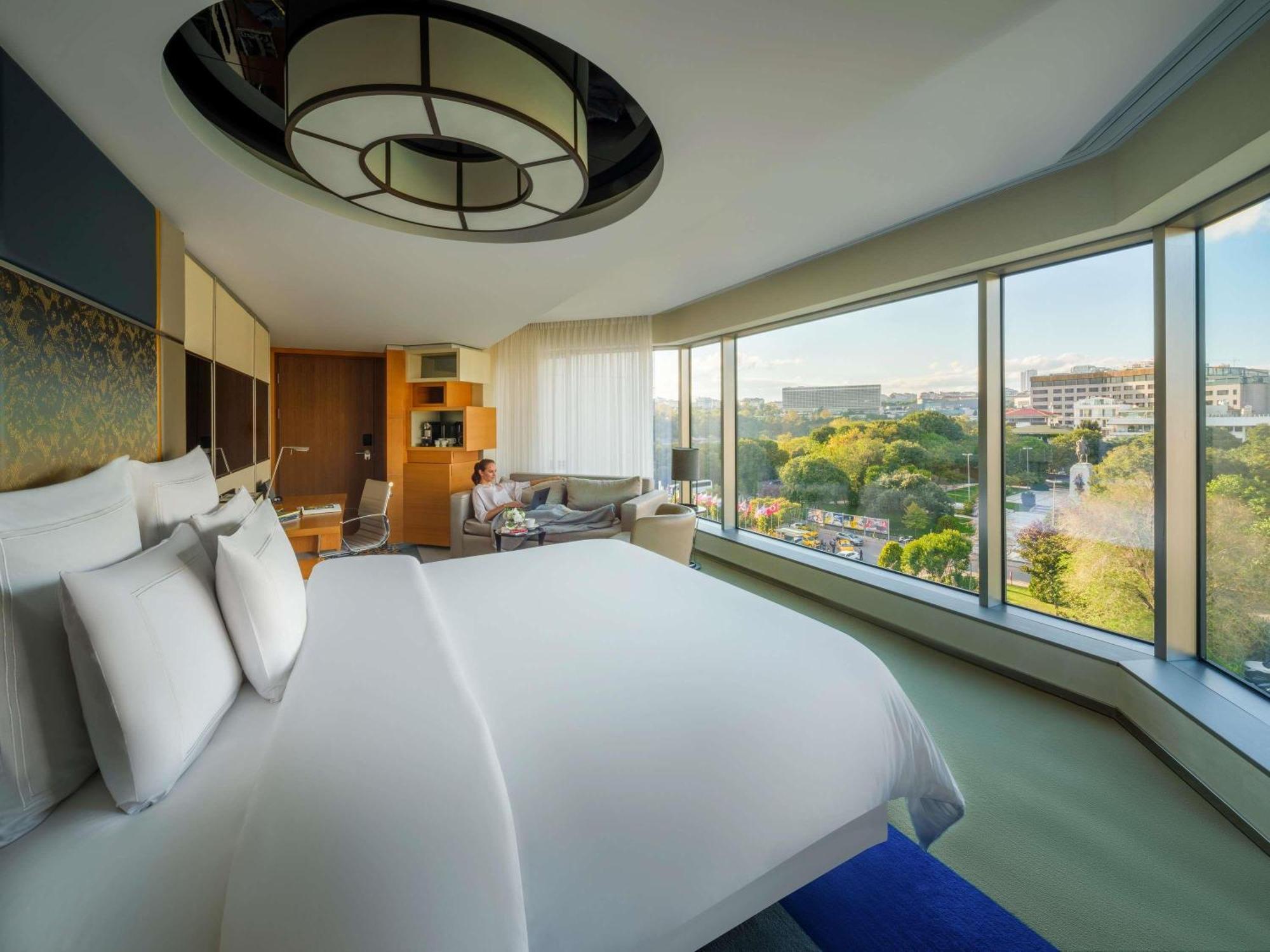 Corner Room with Garden View