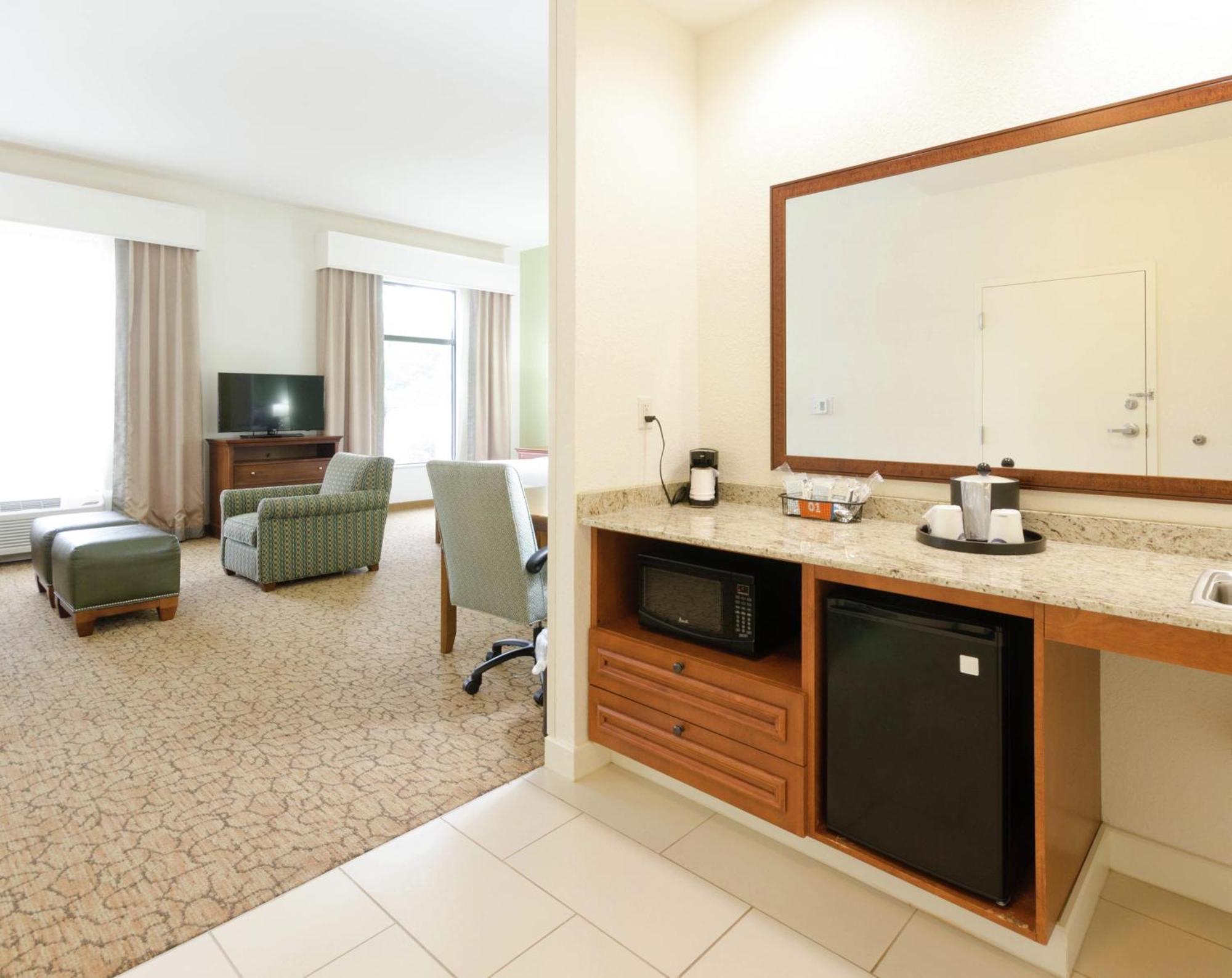 King Studio Suite with Kitchenette / Non-Smoking