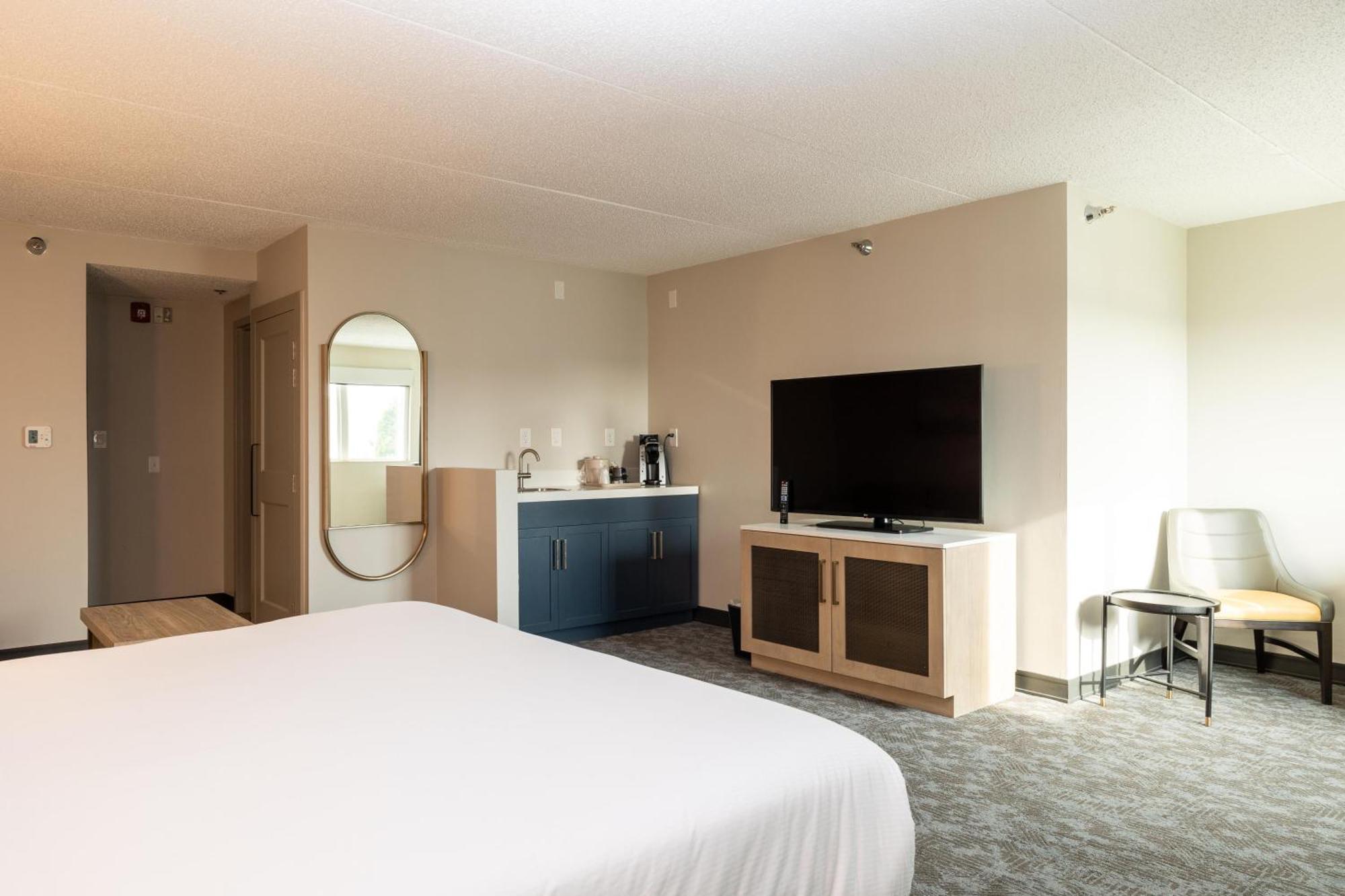 Junior King Suite with Seating Area,1758352677:JPEG