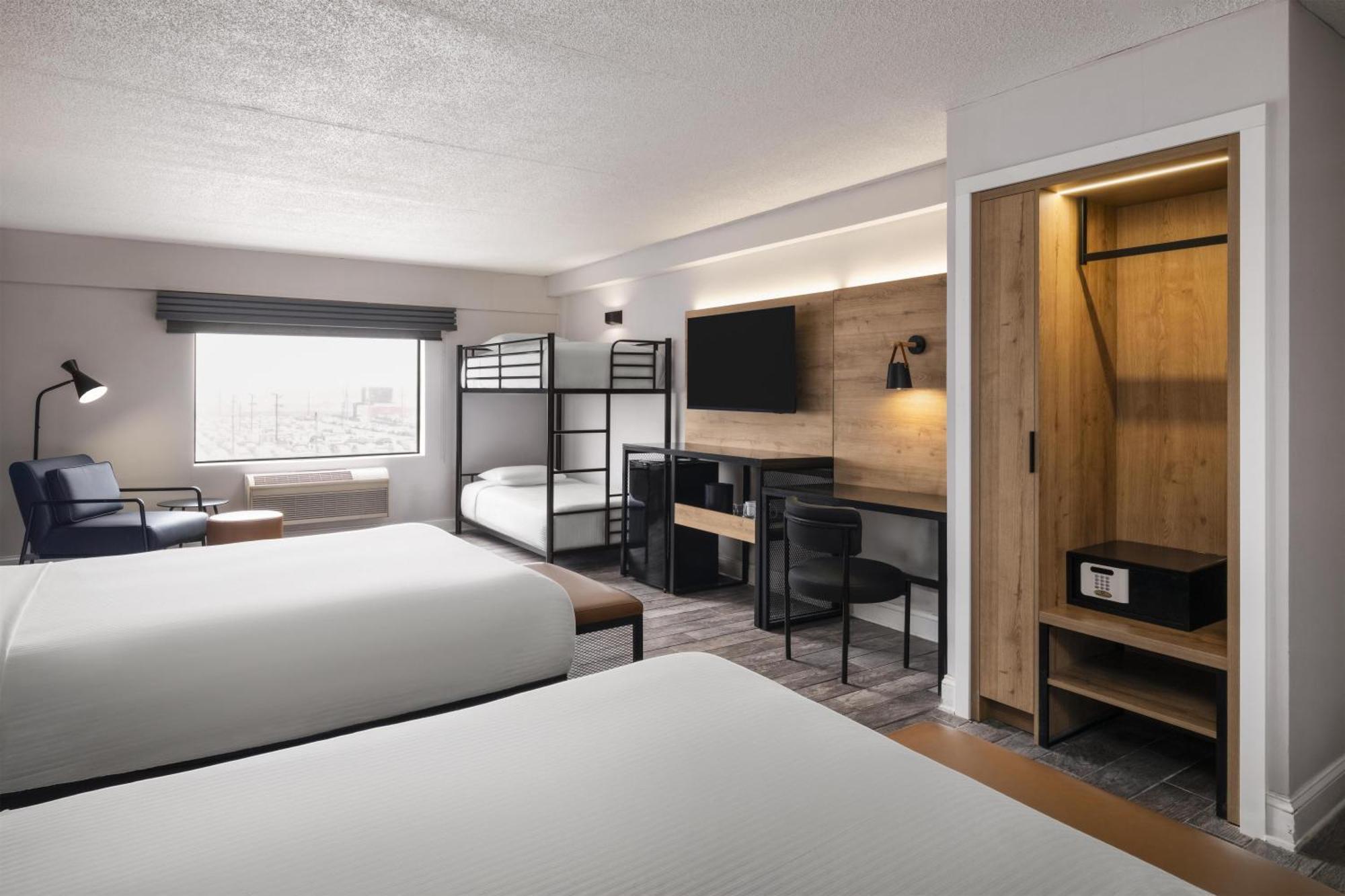 Family Room with Two Queen Beds and One Bunk Bed - Non-Smoking