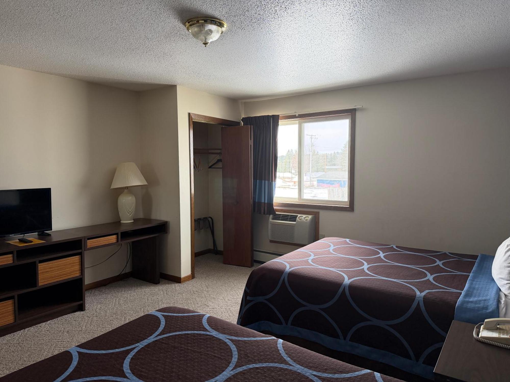 2 Queen Beds Suite with Kitchenette