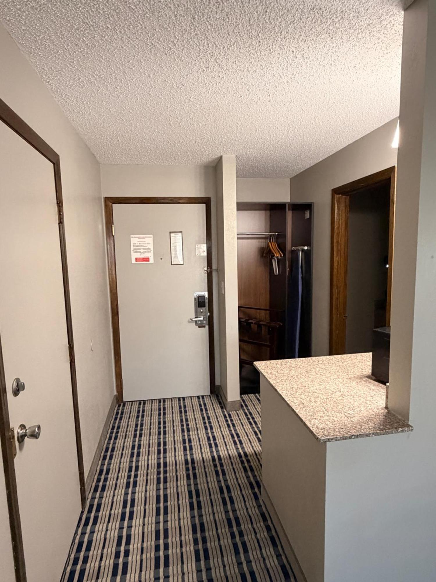 One-Bedroom King Suite - Non-Smoking