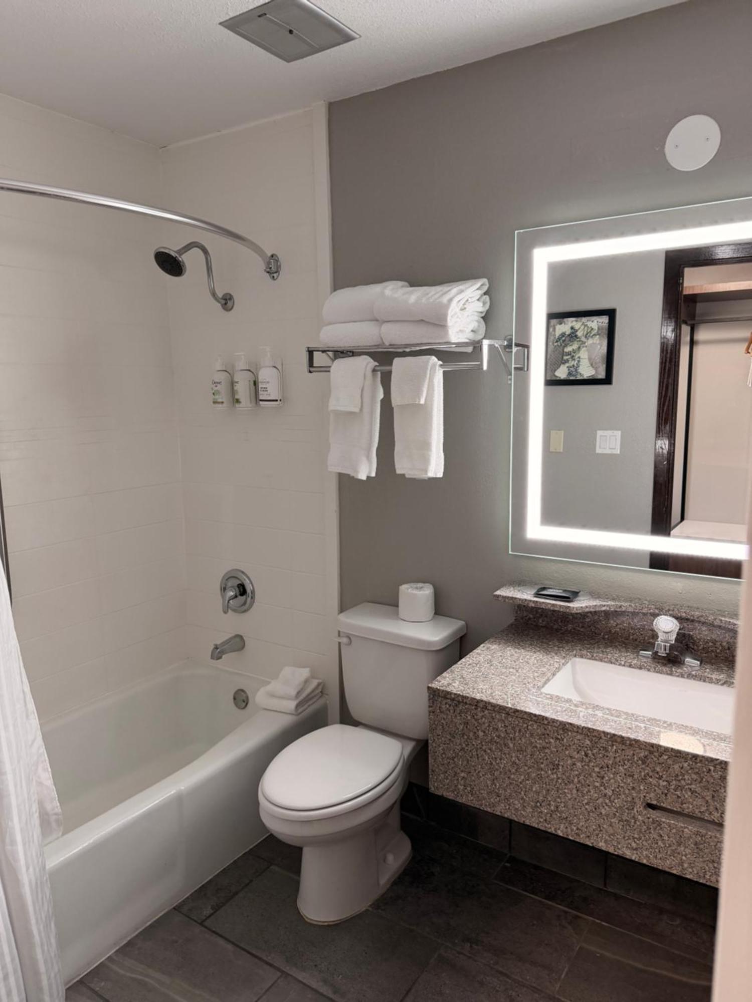 Queen Room with Two Queen Beds and Pool View - Non-Smoking