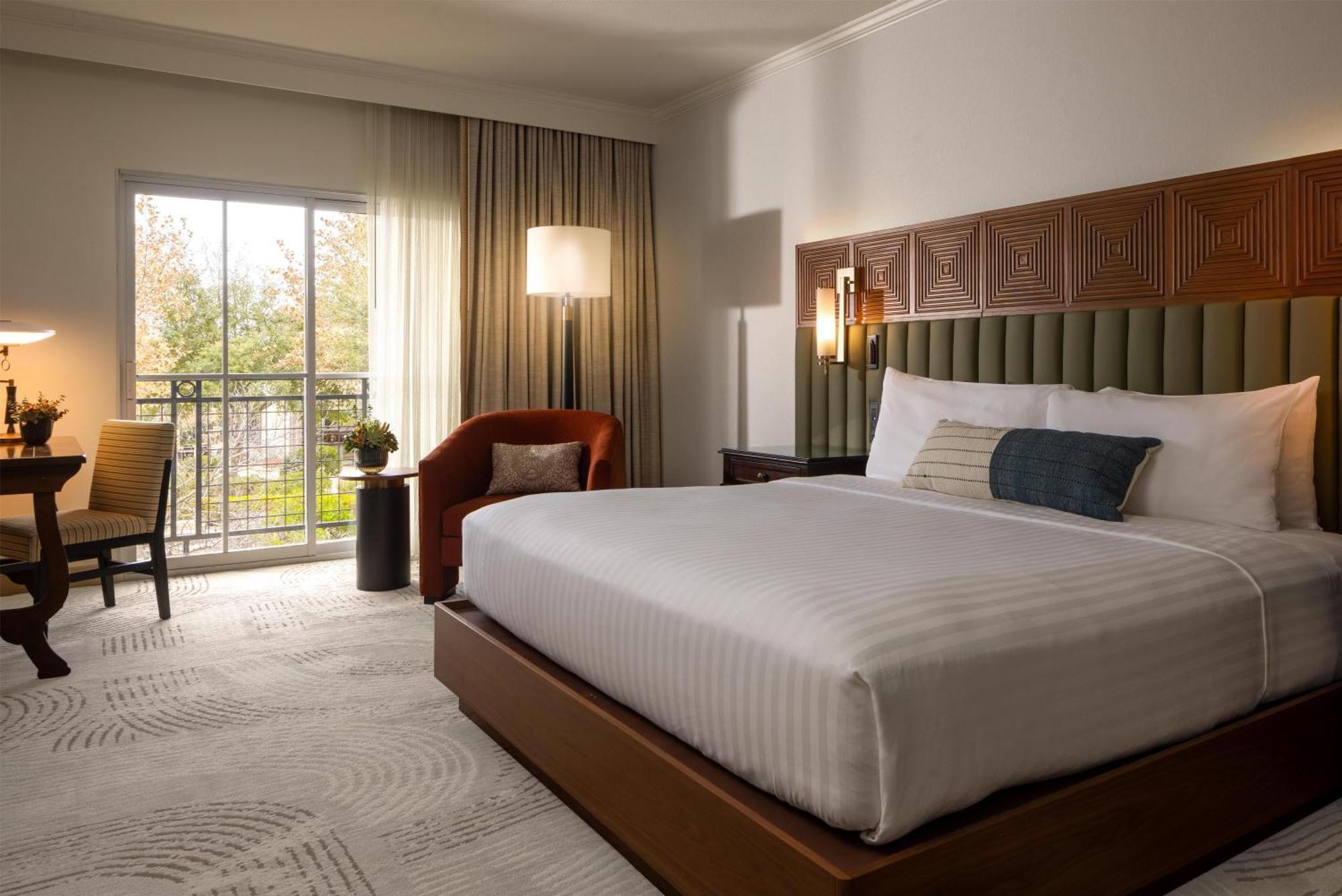Deluxe King Room