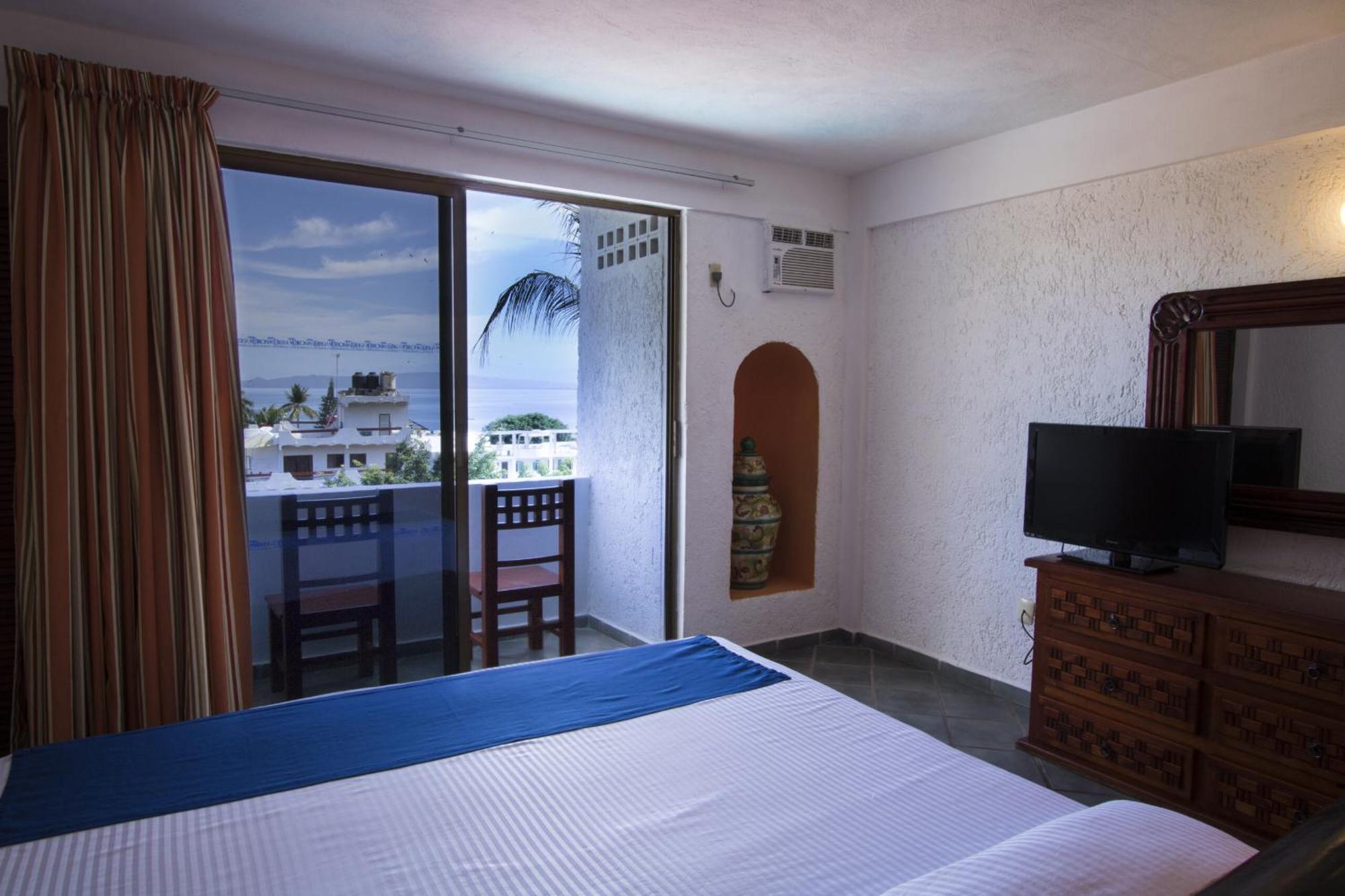 Standard Room 1 King Bed