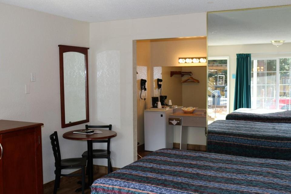 Standard Queen Room