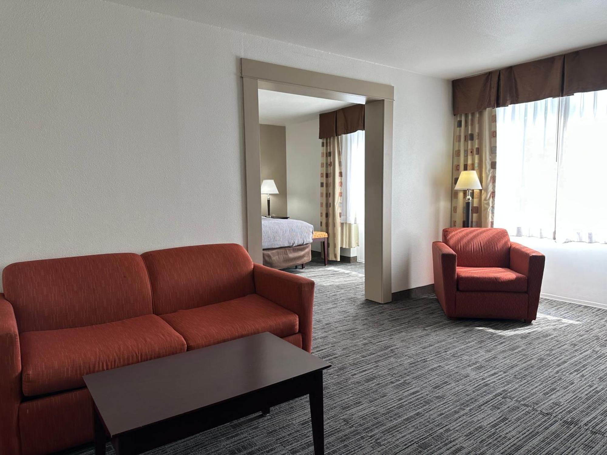 King Suite - Disability Access/Non-Smoking