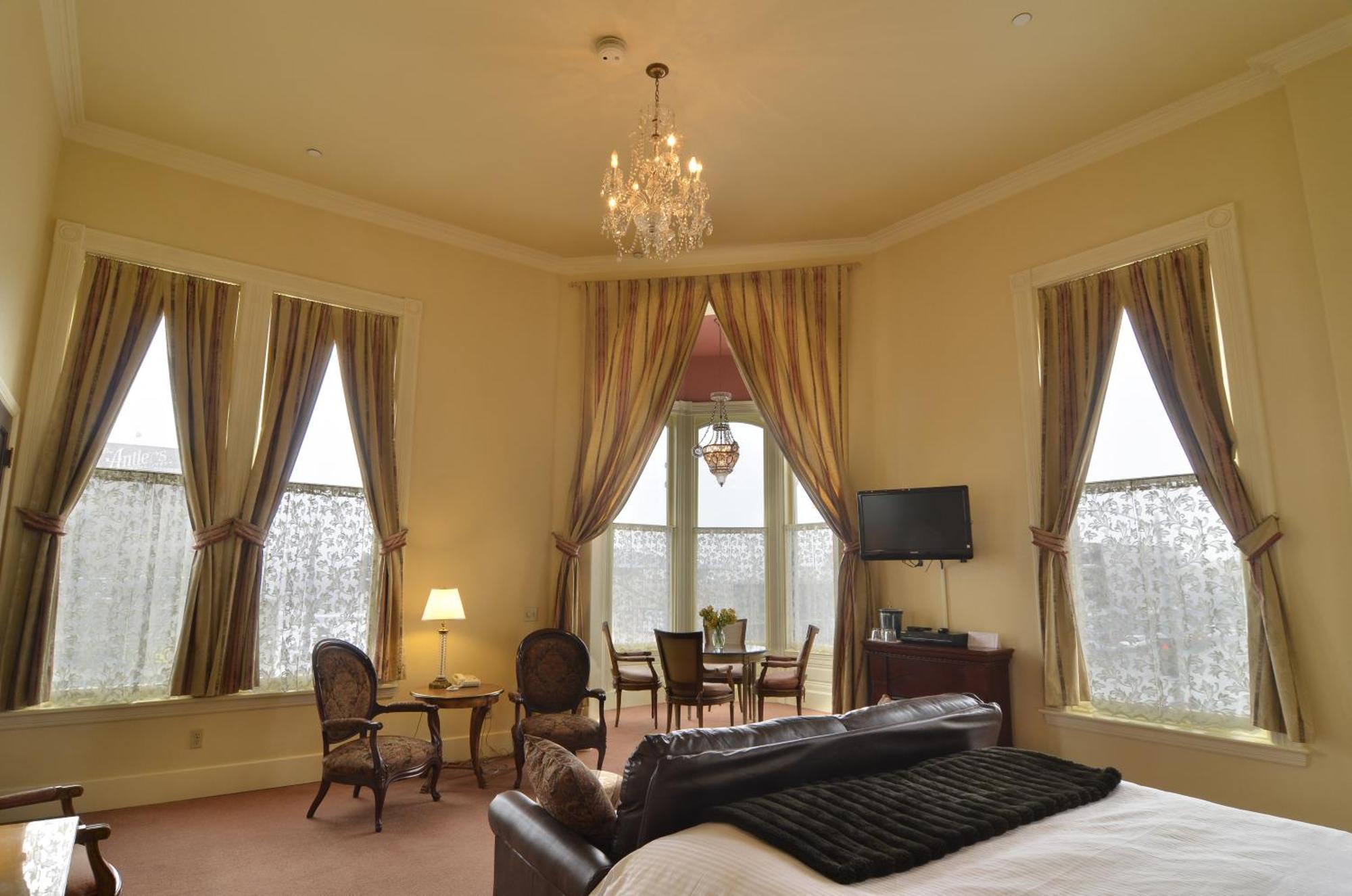 King Suite with Spa Bath
