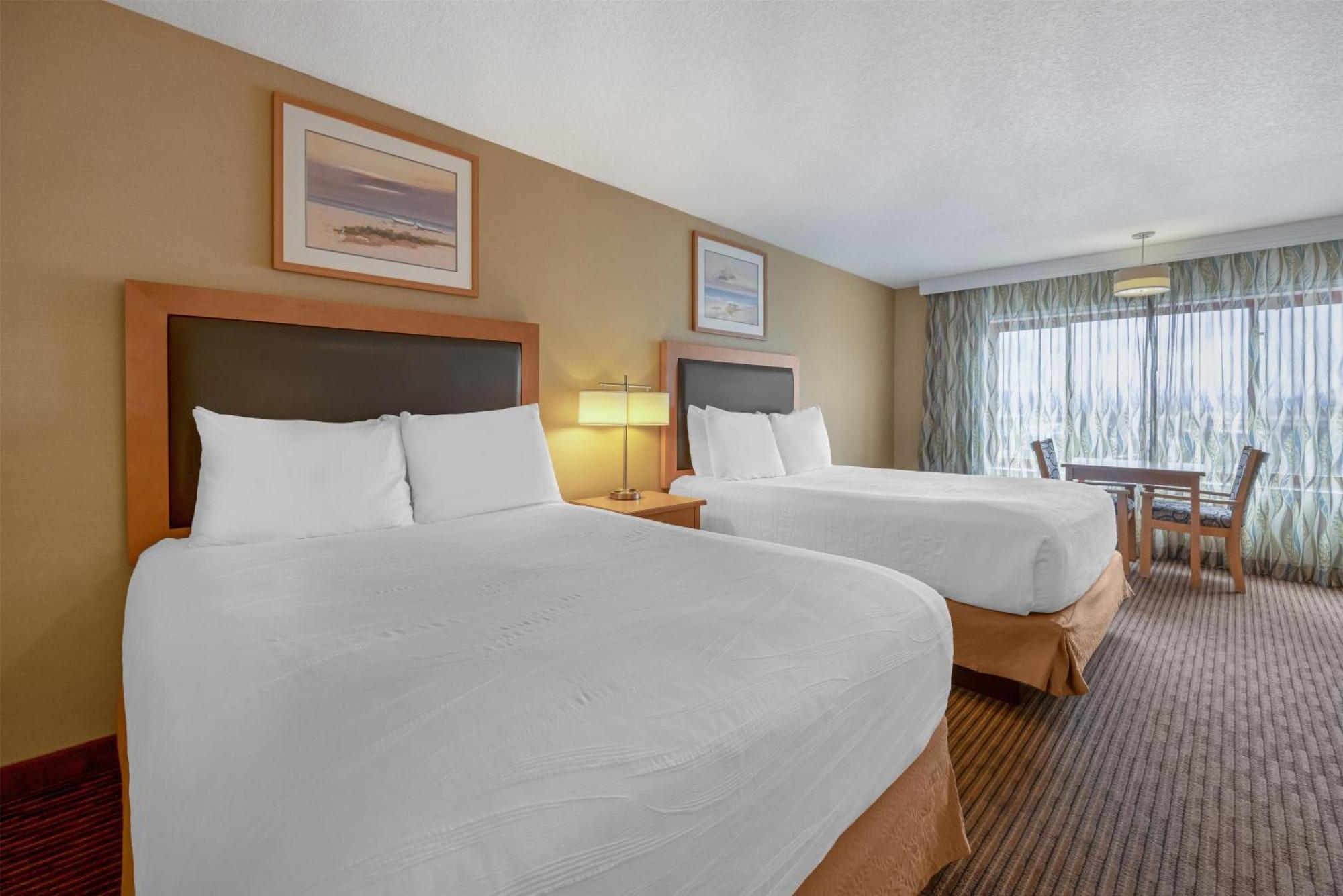 Queen Room with Two Queen Beds and Mountain View - Pet Friendly/Non-Smoking